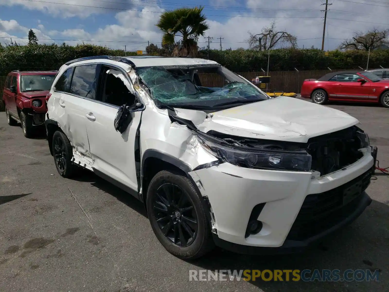 1 Photograph of a damaged car 5TDJZRFH4KS619292 TOYOTA HIGHLANDER 2019