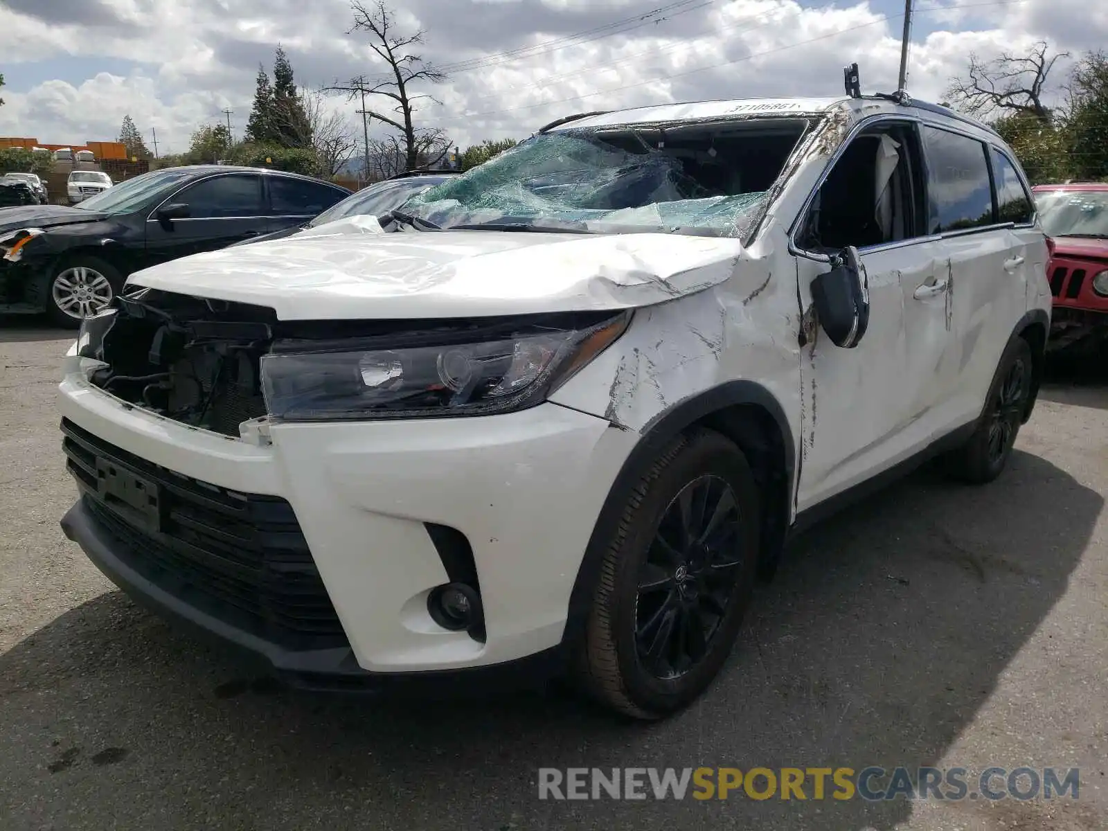 2 Photograph of a damaged car 5TDJZRFH4KS619292 TOYOTA HIGHLANDER 2019