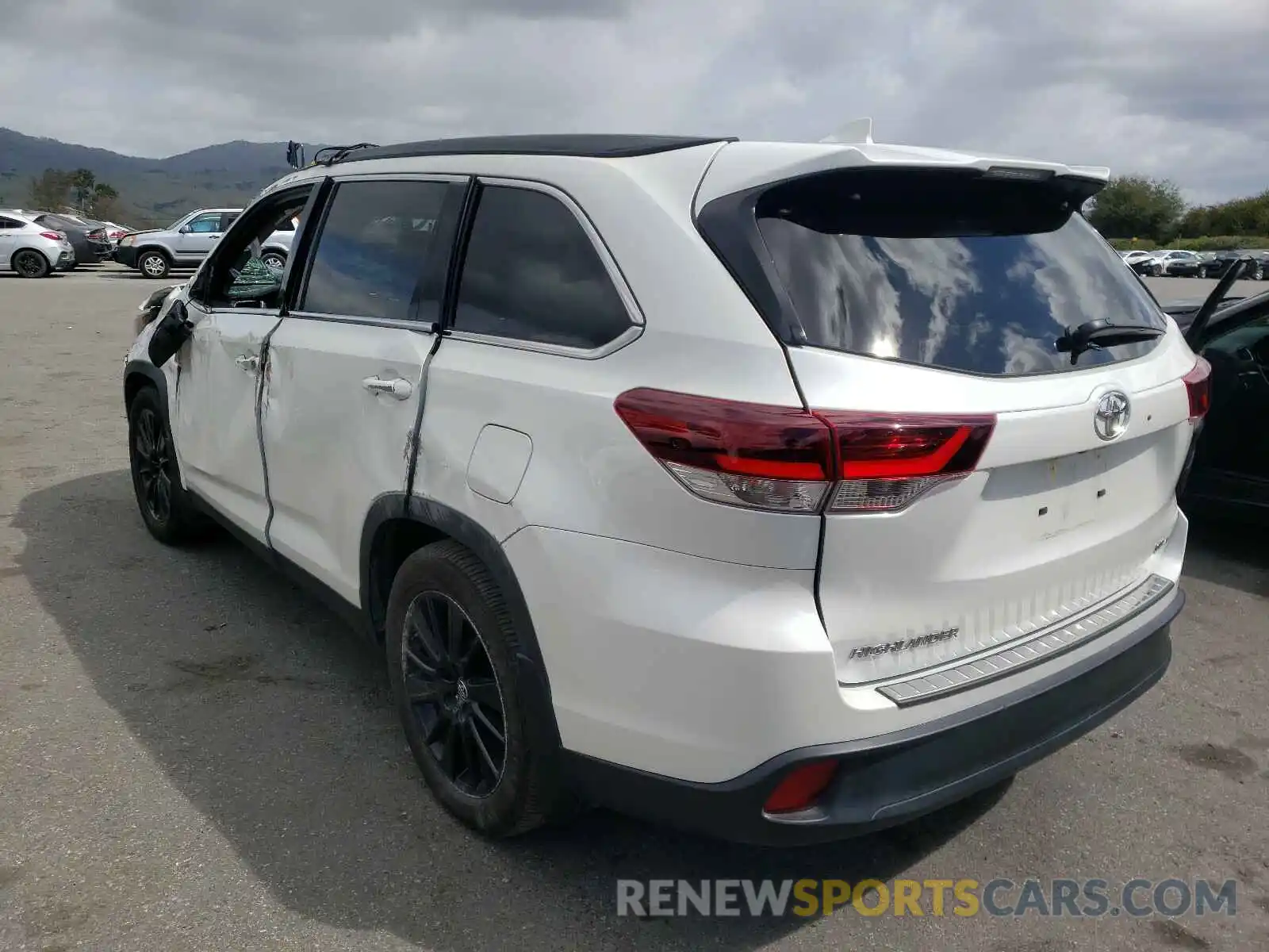 3 Photograph of a damaged car 5TDJZRFH4KS619292 TOYOTA HIGHLANDER 2019