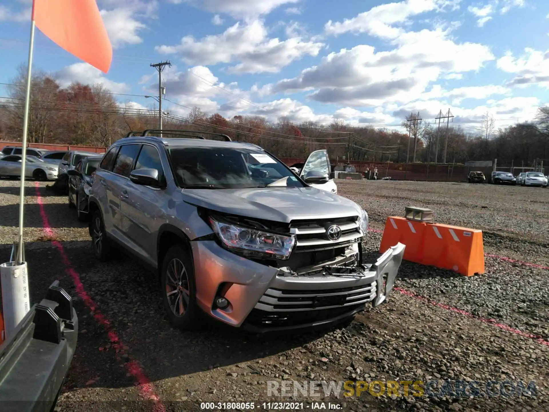 1 Photograph of a damaged car 5TDJZRFH4KS621818 TOYOTA HIGHLANDER 2019