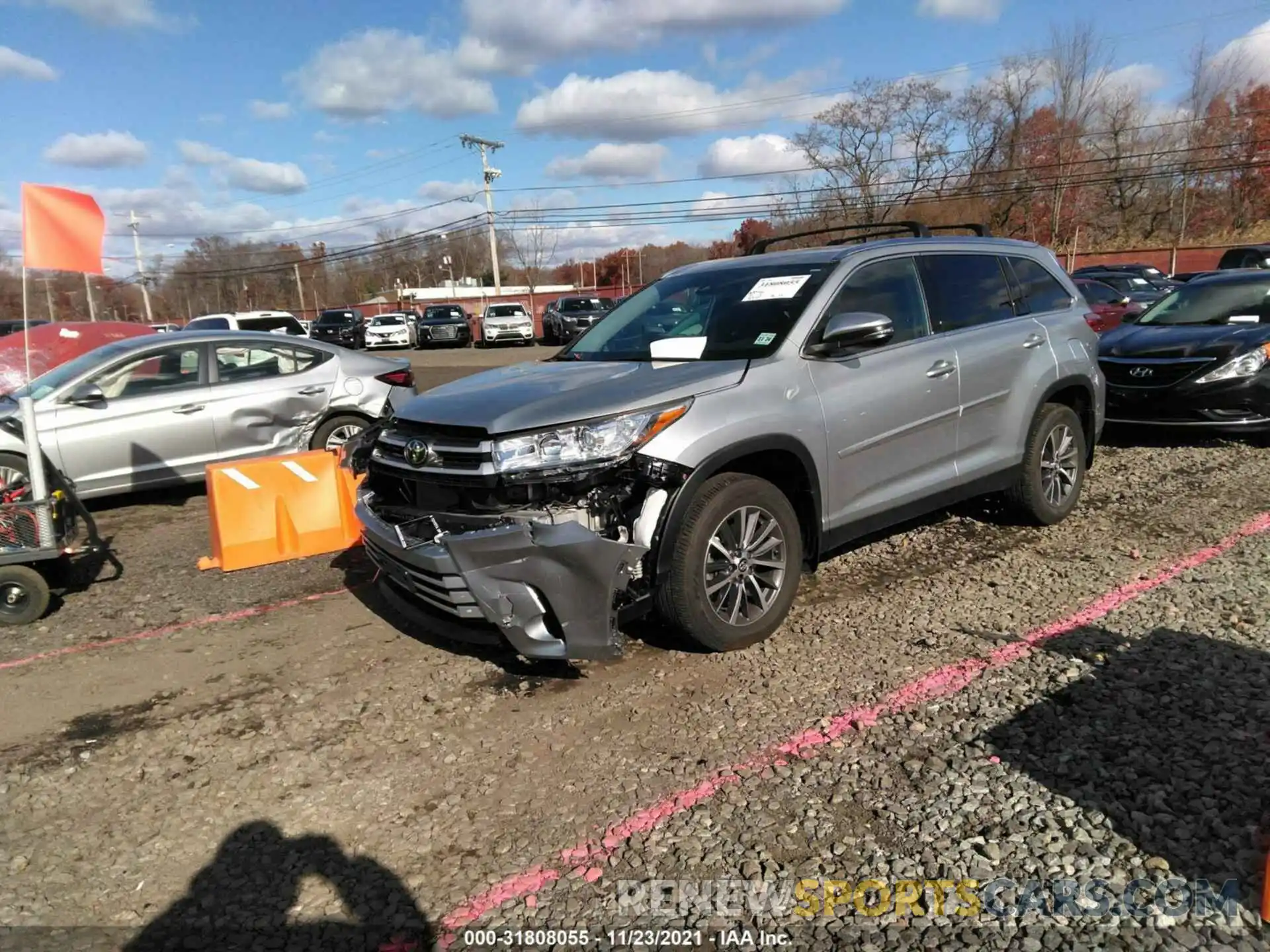 2 Photograph of a damaged car 5TDJZRFH4KS621818 TOYOTA HIGHLANDER 2019