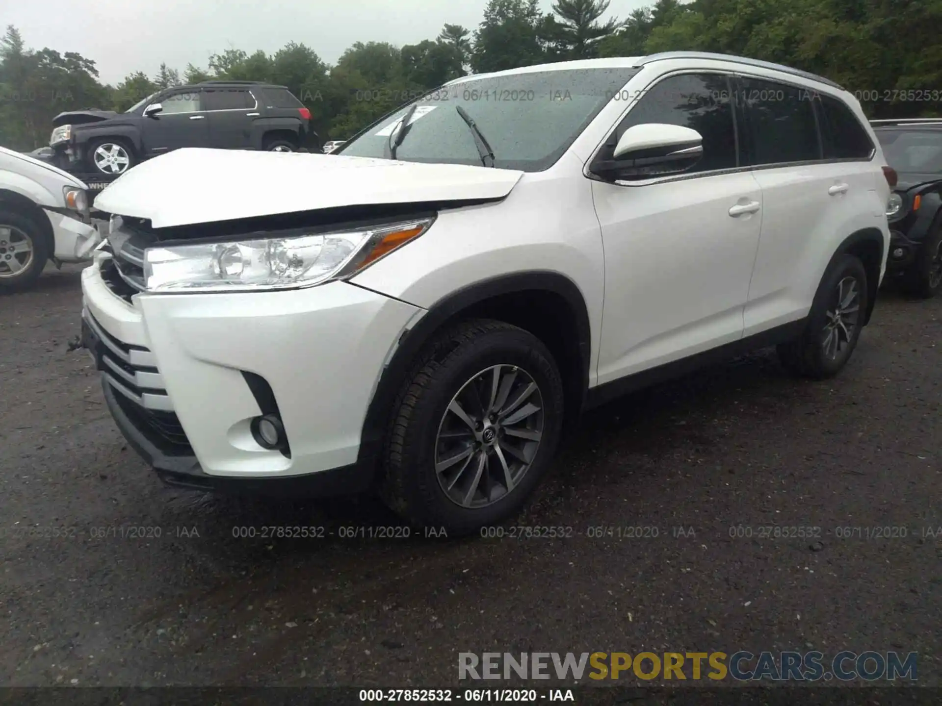 2 Photograph of a damaged car 5TDJZRFH4KS623603 TOYOTA HIGHLANDER 2019