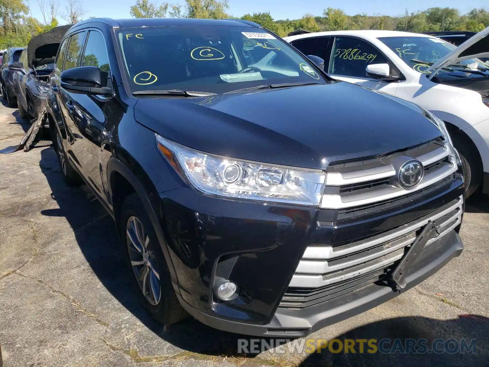 1 Photograph of a damaged car 5TDJZRFH4KS624718 TOYOTA HIGHLANDER 2019