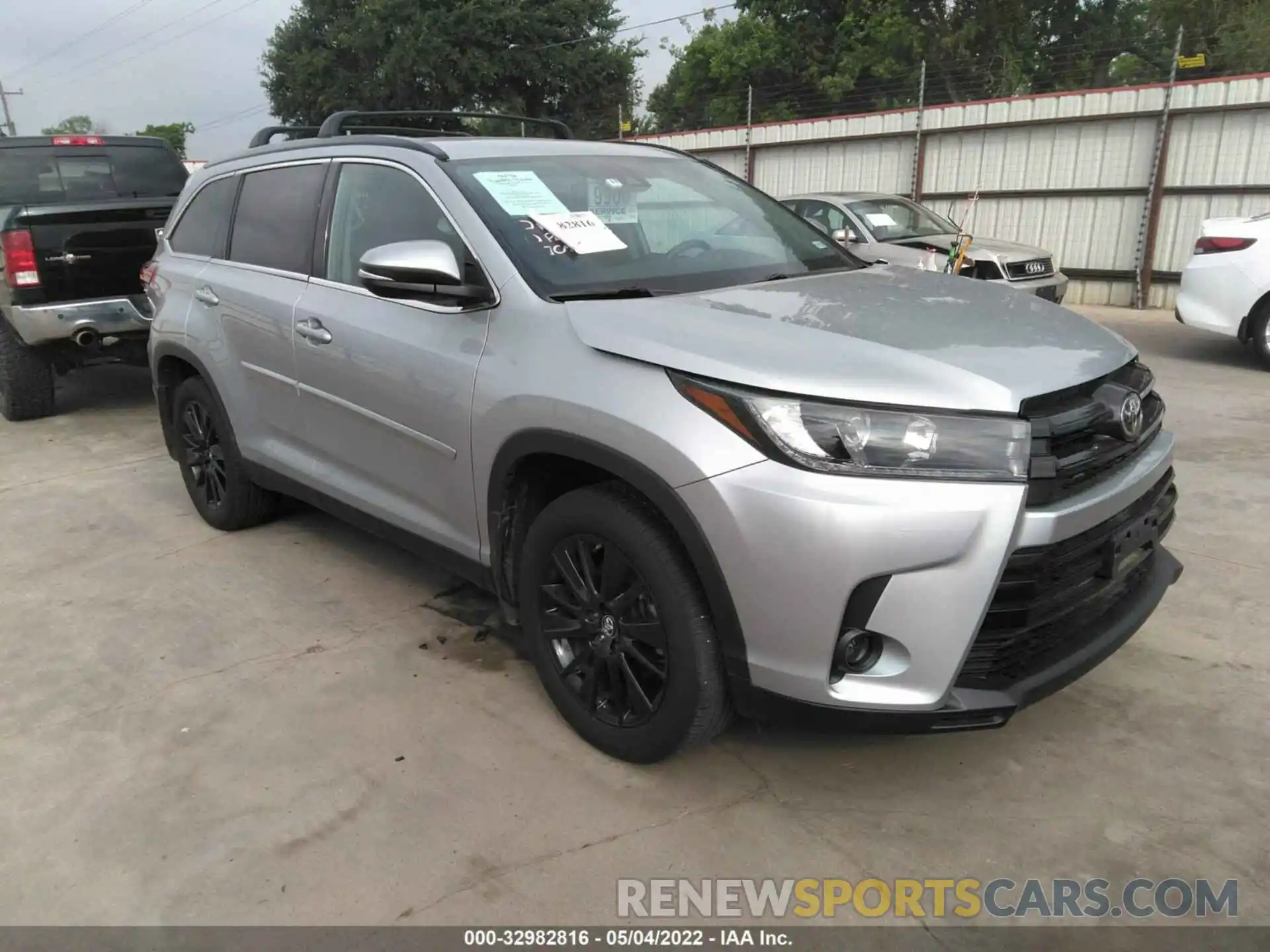 1 Photograph of a damaged car 5TDJZRFH4KS624735 TOYOTA HIGHLANDER 2019