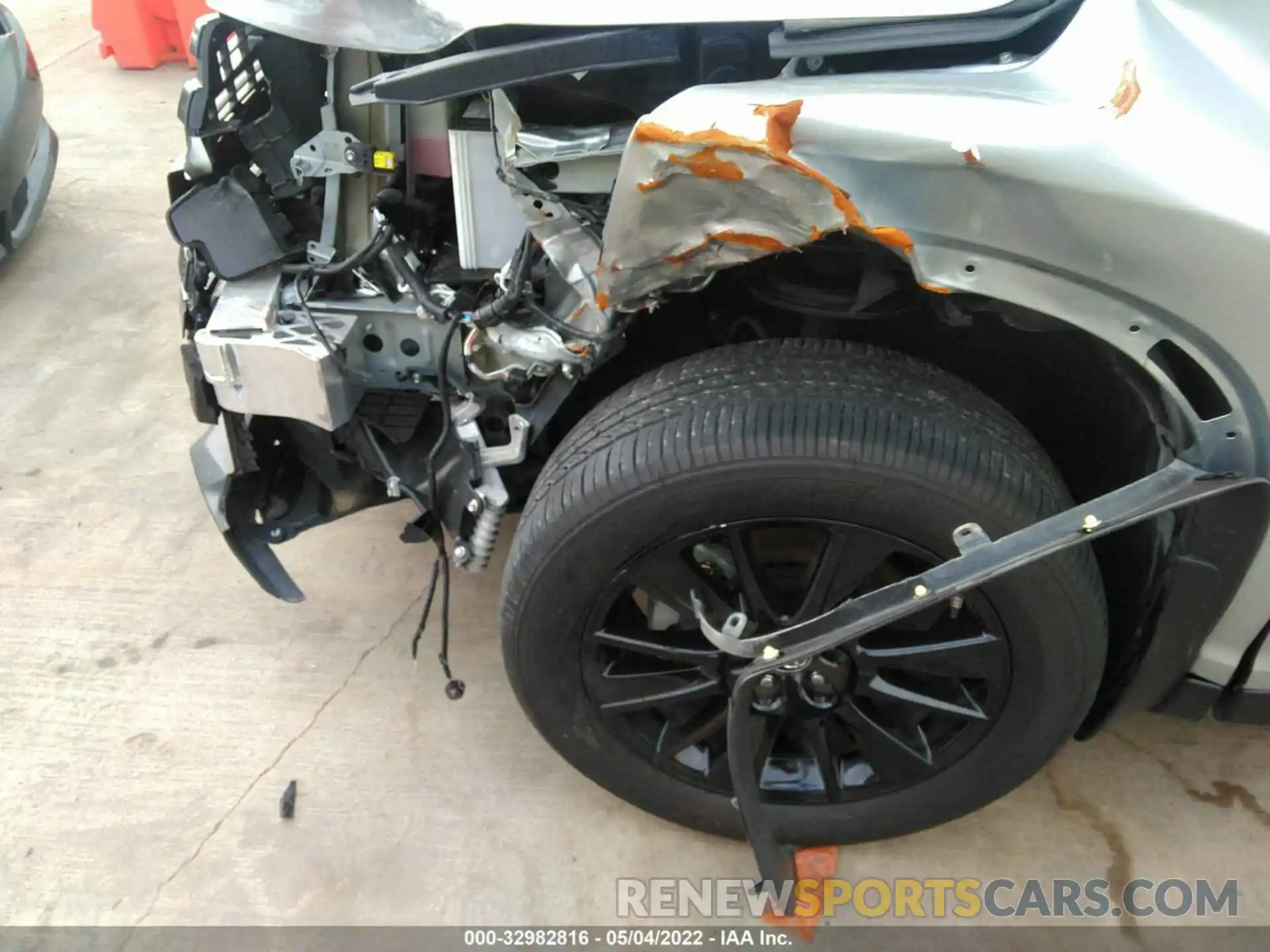 6 Photograph of a damaged car 5TDJZRFH4KS624735 TOYOTA HIGHLANDER 2019