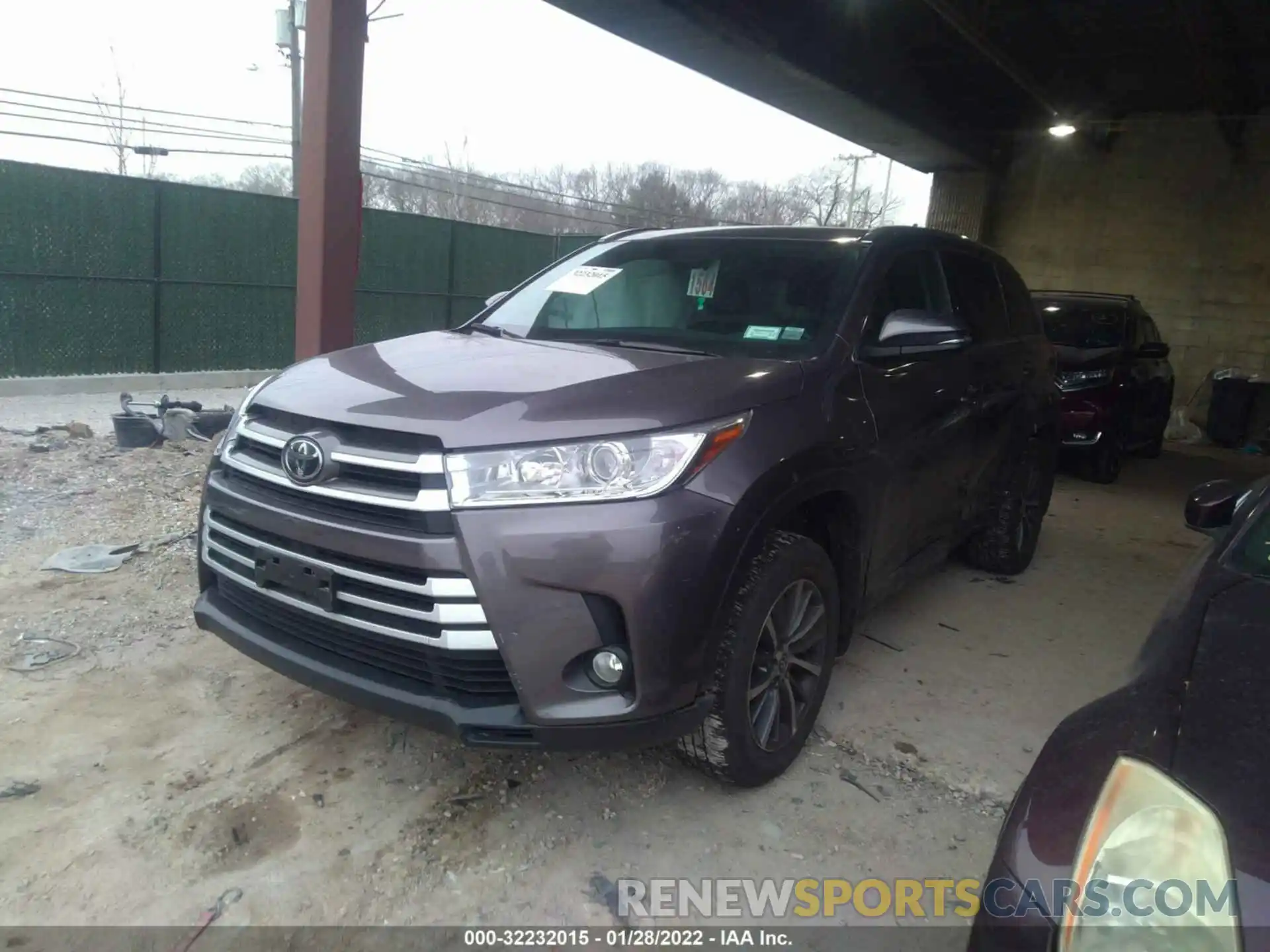 2 Photograph of a damaged car 5TDJZRFH4KS629286 TOYOTA HIGHLANDER 2019