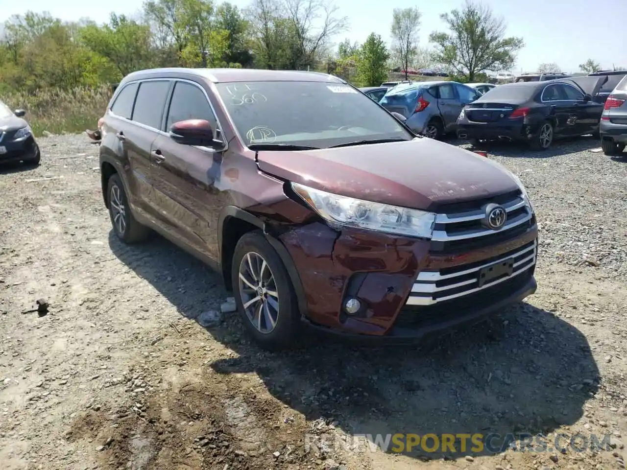 1 Photograph of a damaged car 5TDJZRFH4KS701006 TOYOTA HIGHLANDER 2019