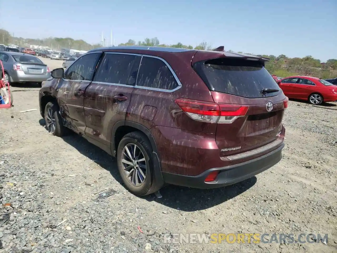 3 Photograph of a damaged car 5TDJZRFH4KS701006 TOYOTA HIGHLANDER 2019