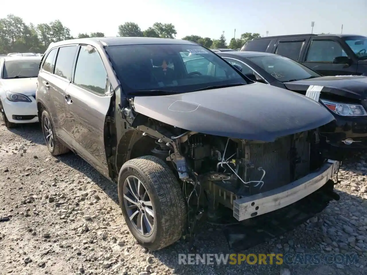 1 Photograph of a damaged car 5TDJZRFH4KS704715 TOYOTA HIGHLANDER 2019