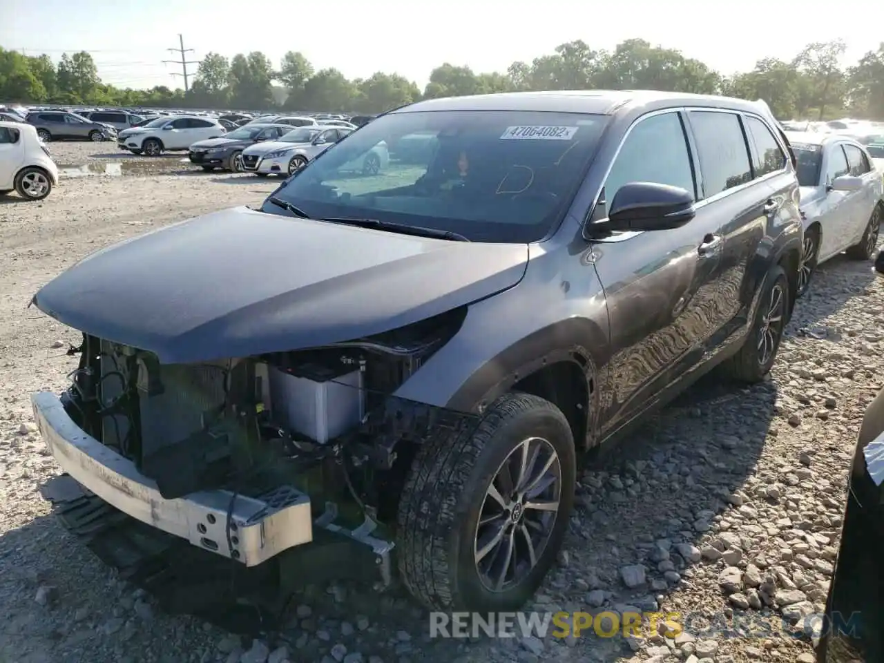 2 Photograph of a damaged car 5TDJZRFH4KS704715 TOYOTA HIGHLANDER 2019