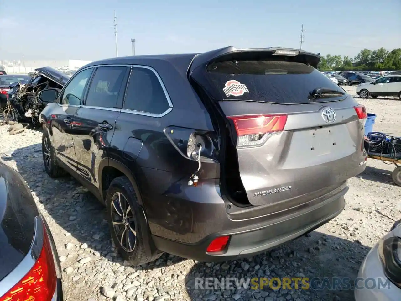 3 Photograph of a damaged car 5TDJZRFH4KS704715 TOYOTA HIGHLANDER 2019