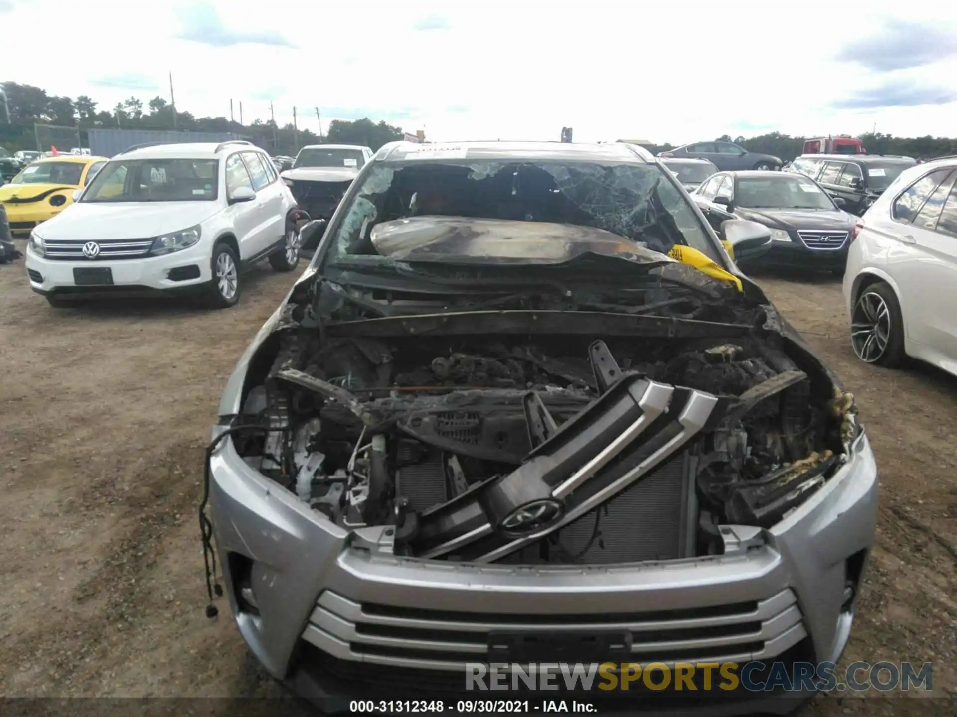 6 Photograph of a damaged car 5TDJZRFH4KS706545 TOYOTA HIGHLANDER 2019