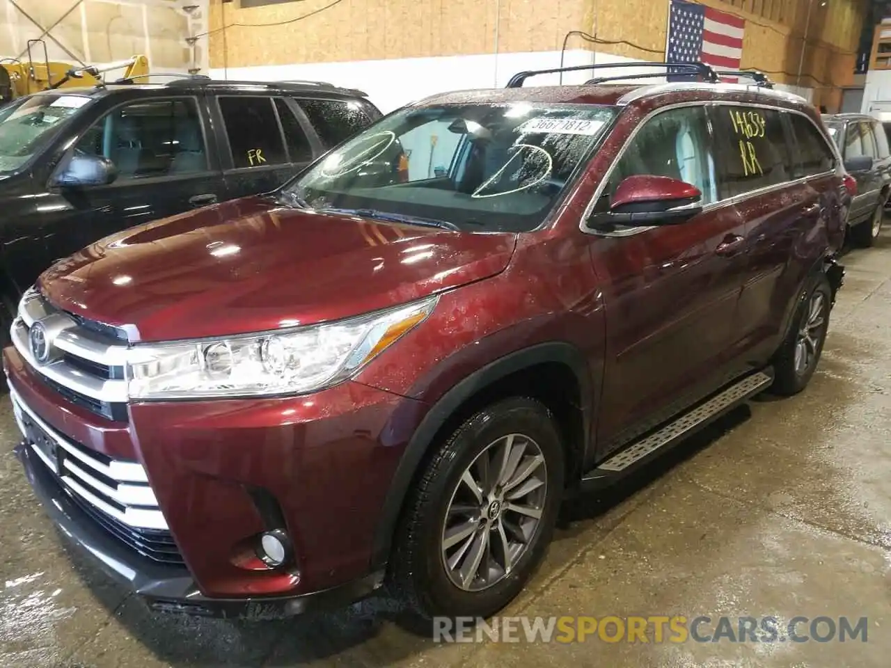 2 Photograph of a damaged car 5TDJZRFH4KS714984 TOYOTA HIGHLANDER 2019