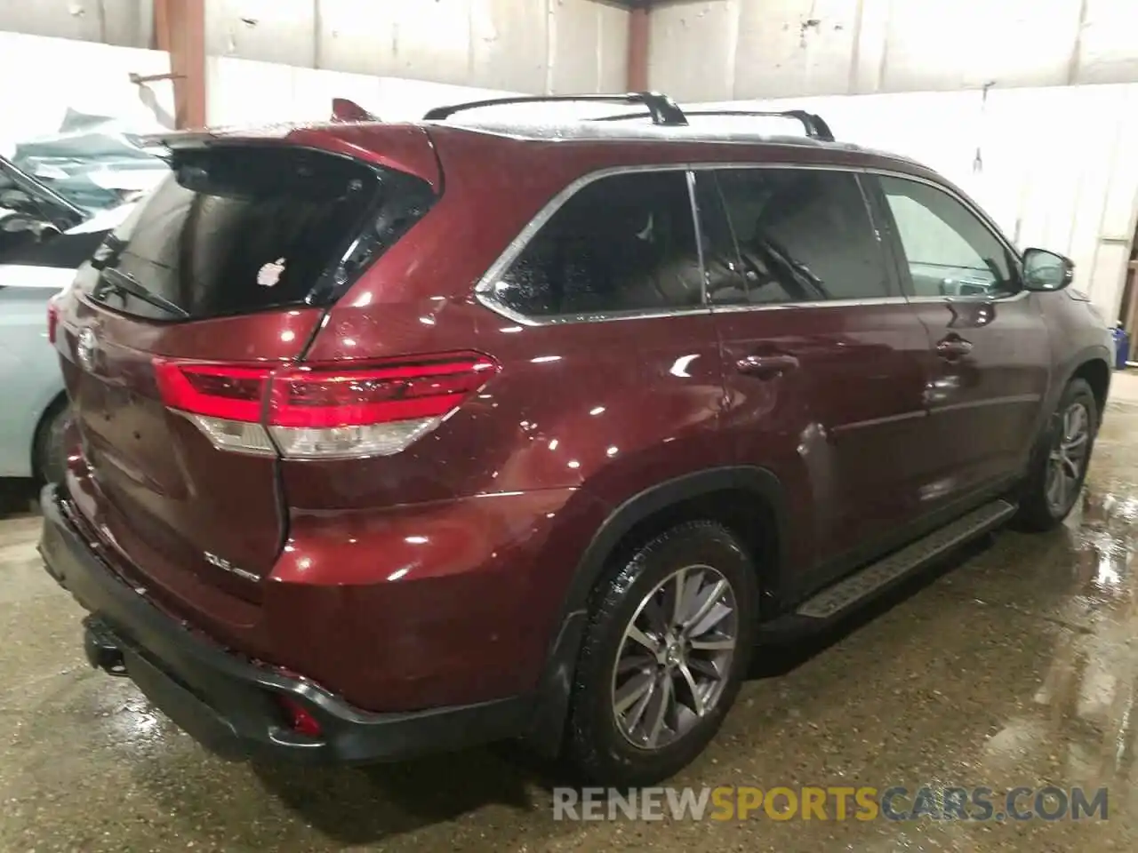 4 Photograph of a damaged car 5TDJZRFH4KS714984 TOYOTA HIGHLANDER 2019