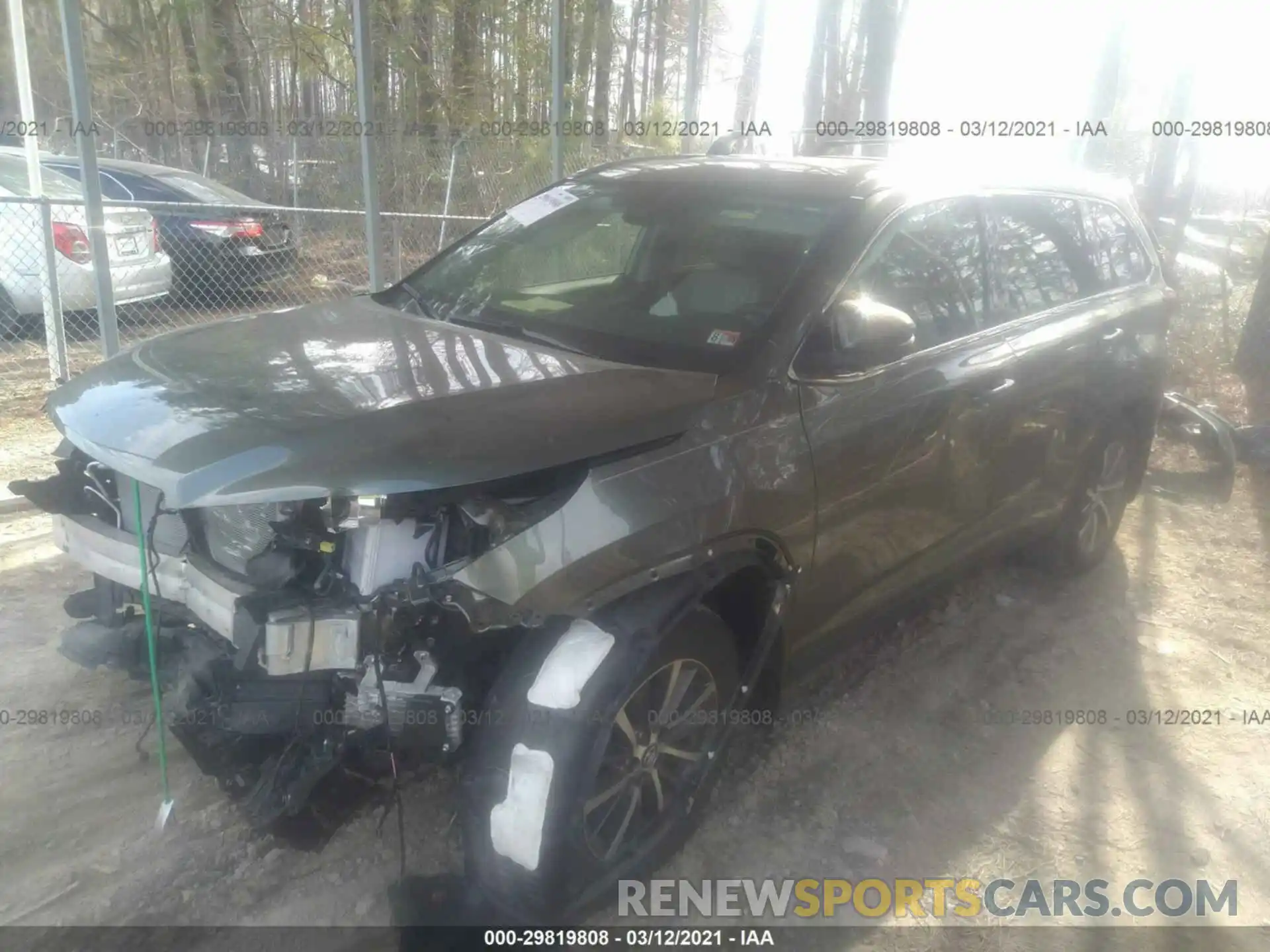 2 Photograph of a damaged car 5TDJZRFH4KS715634 TOYOTA HIGHLANDER 2019