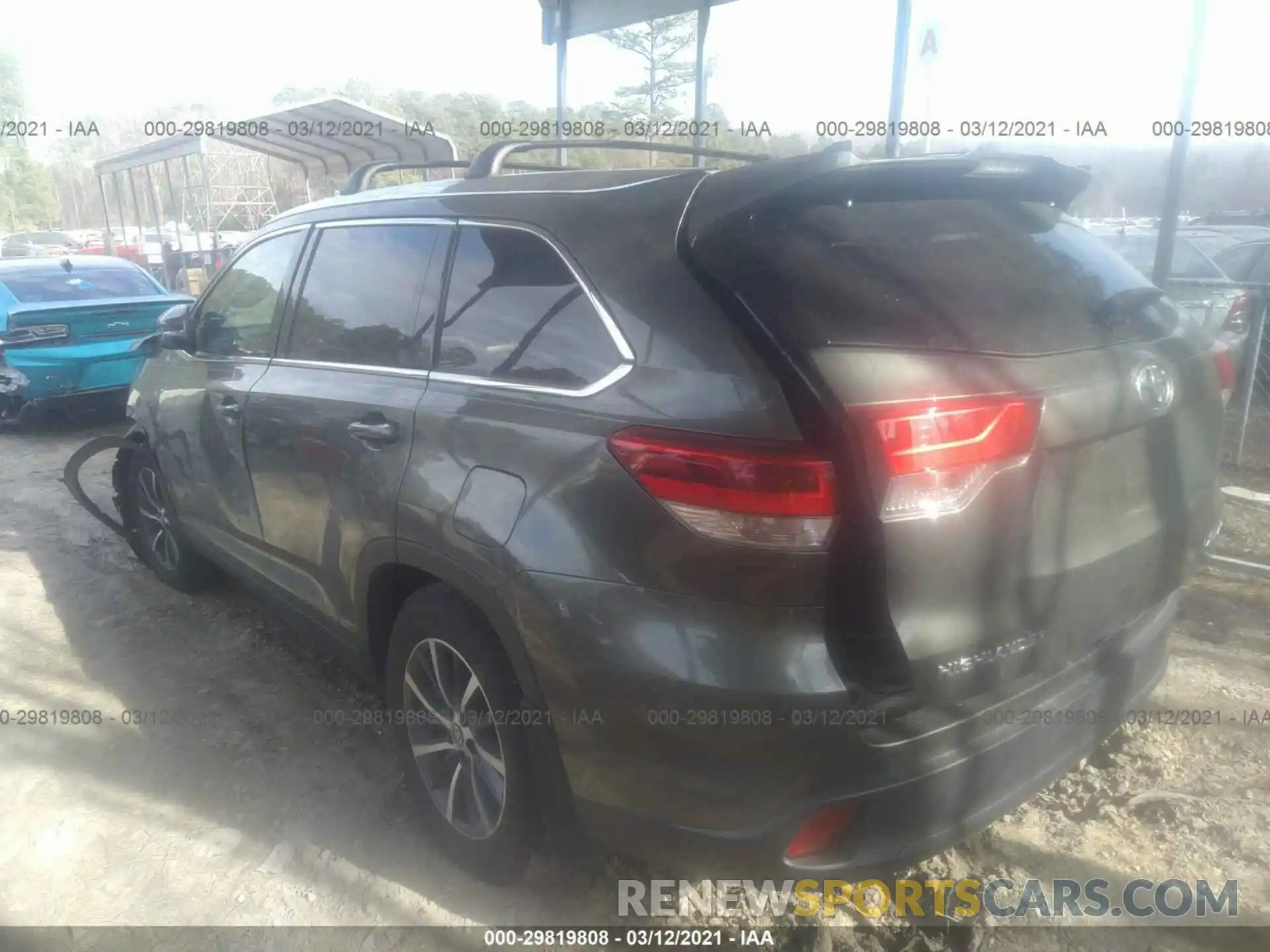 3 Photograph of a damaged car 5TDJZRFH4KS715634 TOYOTA HIGHLANDER 2019