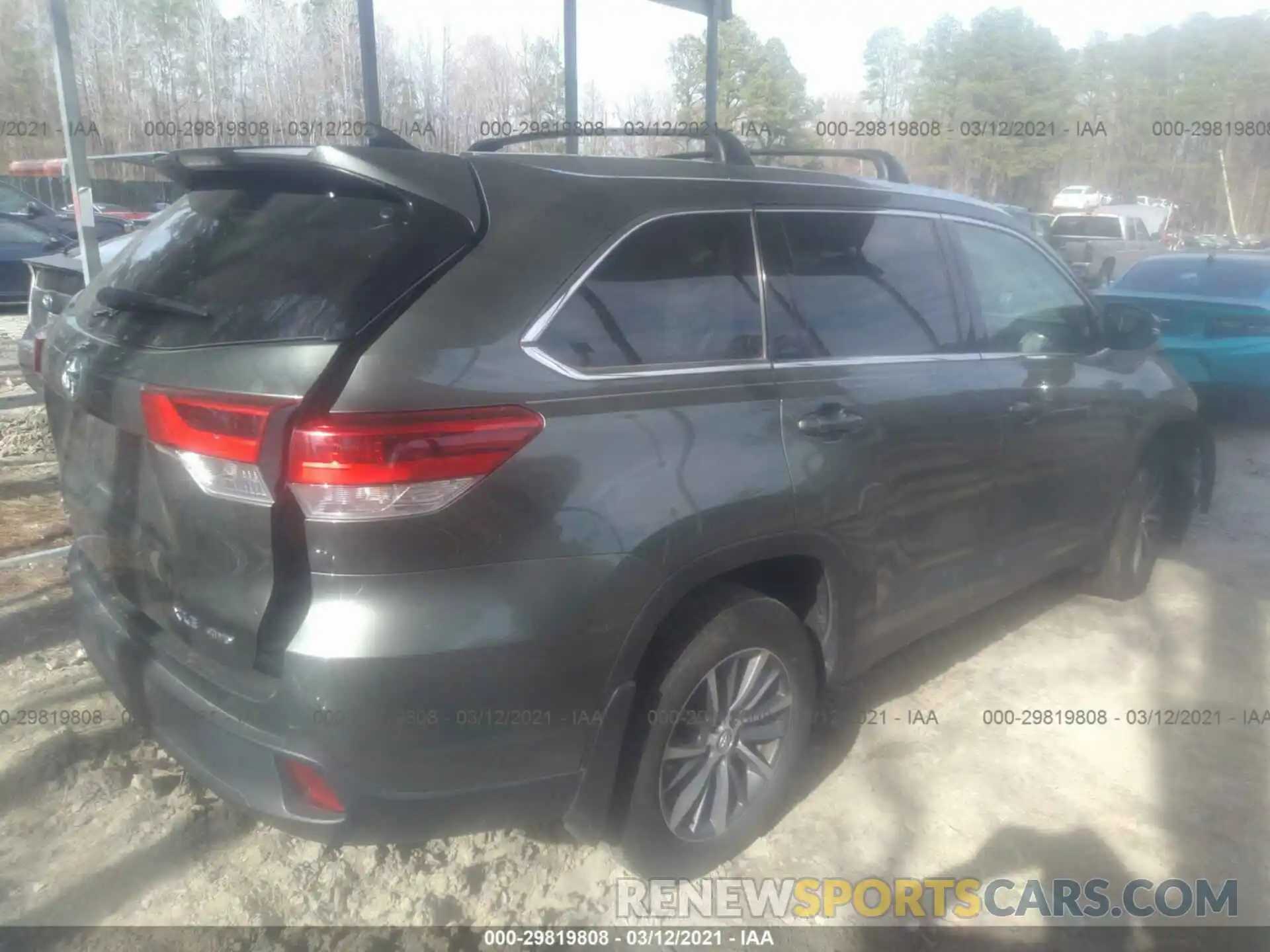 4 Photograph of a damaged car 5TDJZRFH4KS715634 TOYOTA HIGHLANDER 2019