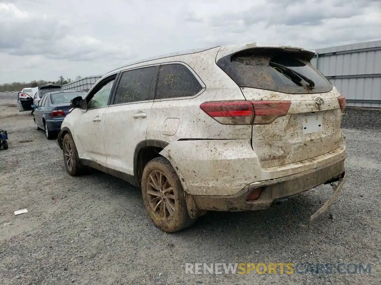 3 Photograph of a damaged car 5TDJZRFH4KS715682 TOYOTA HIGHLANDER 2019