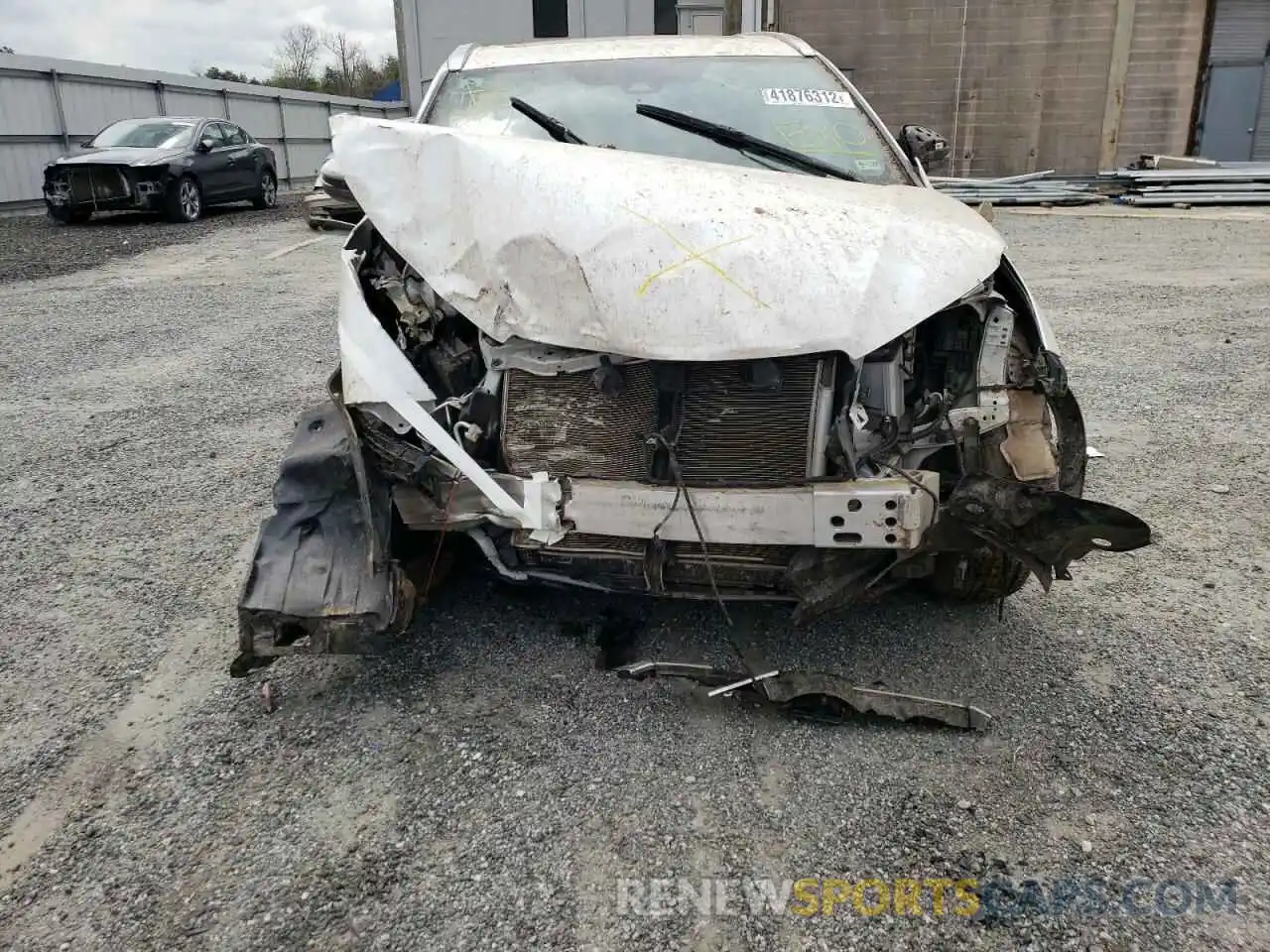 9 Photograph of a damaged car 5TDJZRFH4KS715682 TOYOTA HIGHLANDER 2019