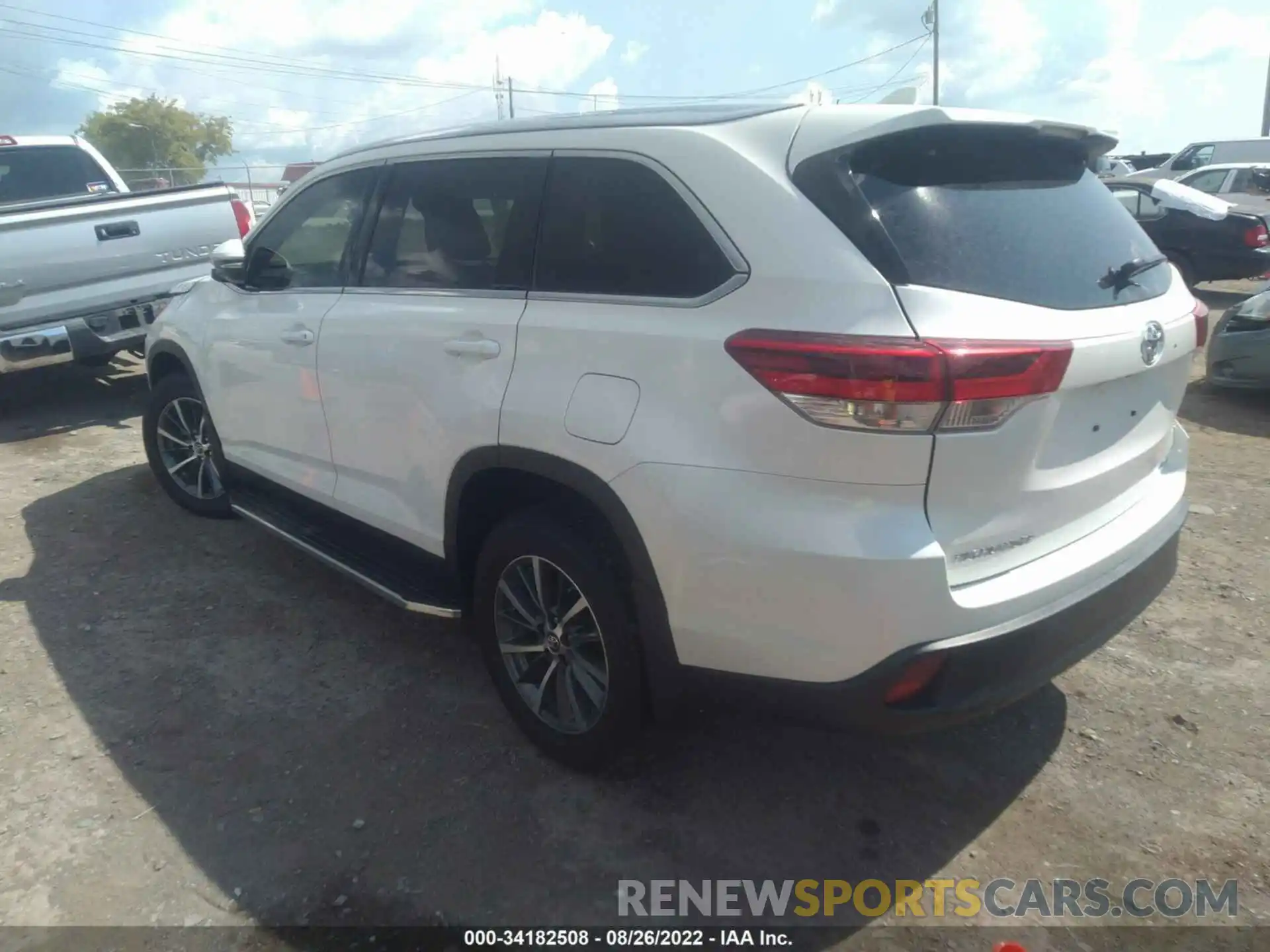 3 Photograph of a damaged car 5TDJZRFH4KS722244 TOYOTA HIGHLANDER 2019