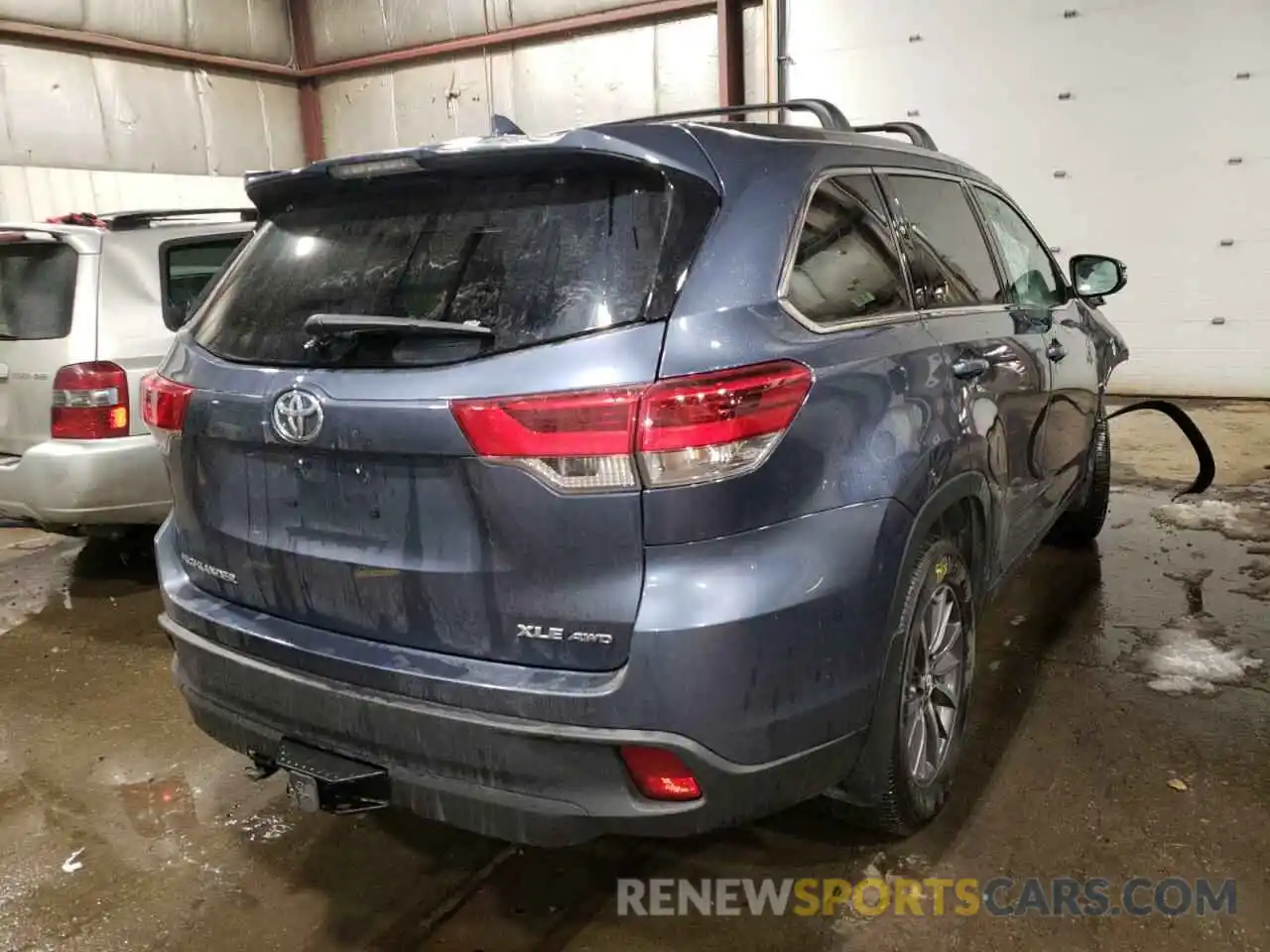 4 Photograph of a damaged car 5TDJZRFH4KS722874 TOYOTA HIGHLANDER 2019