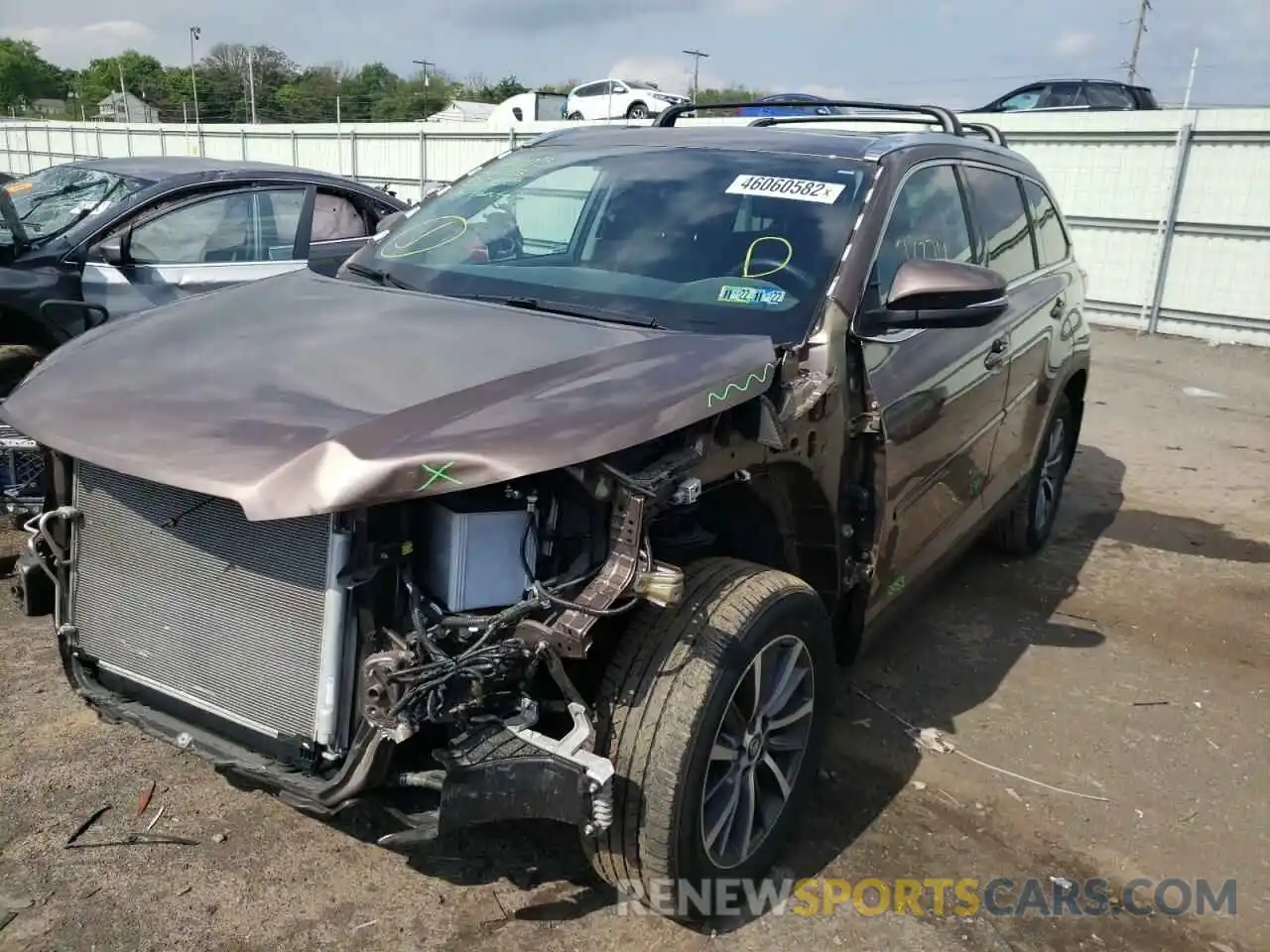 2 Photograph of a damaged car 5TDJZRFH4KS723247 TOYOTA HIGHLANDER 2019