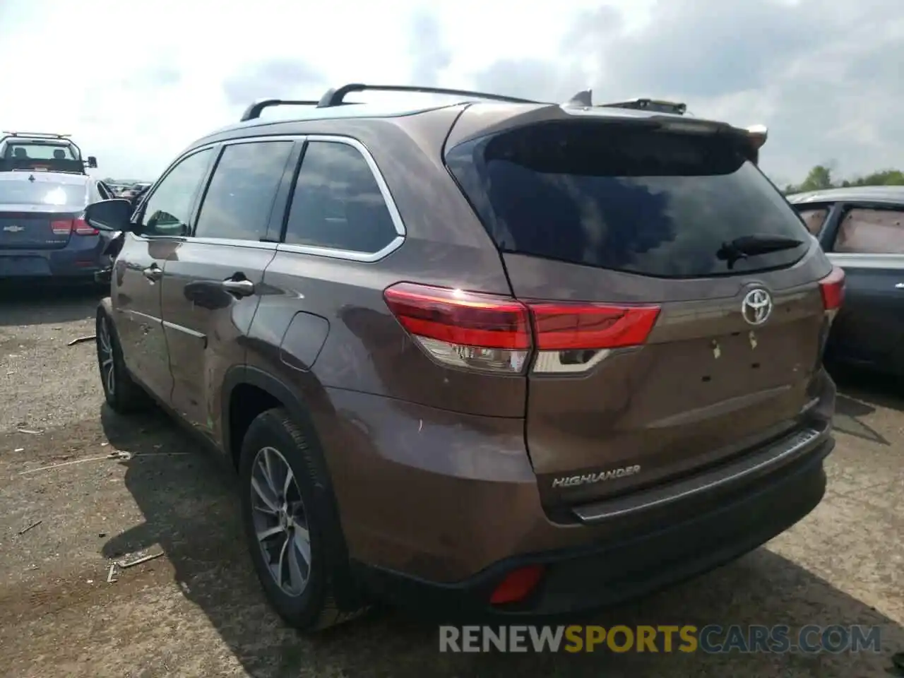 3 Photograph of a damaged car 5TDJZRFH4KS723247 TOYOTA HIGHLANDER 2019