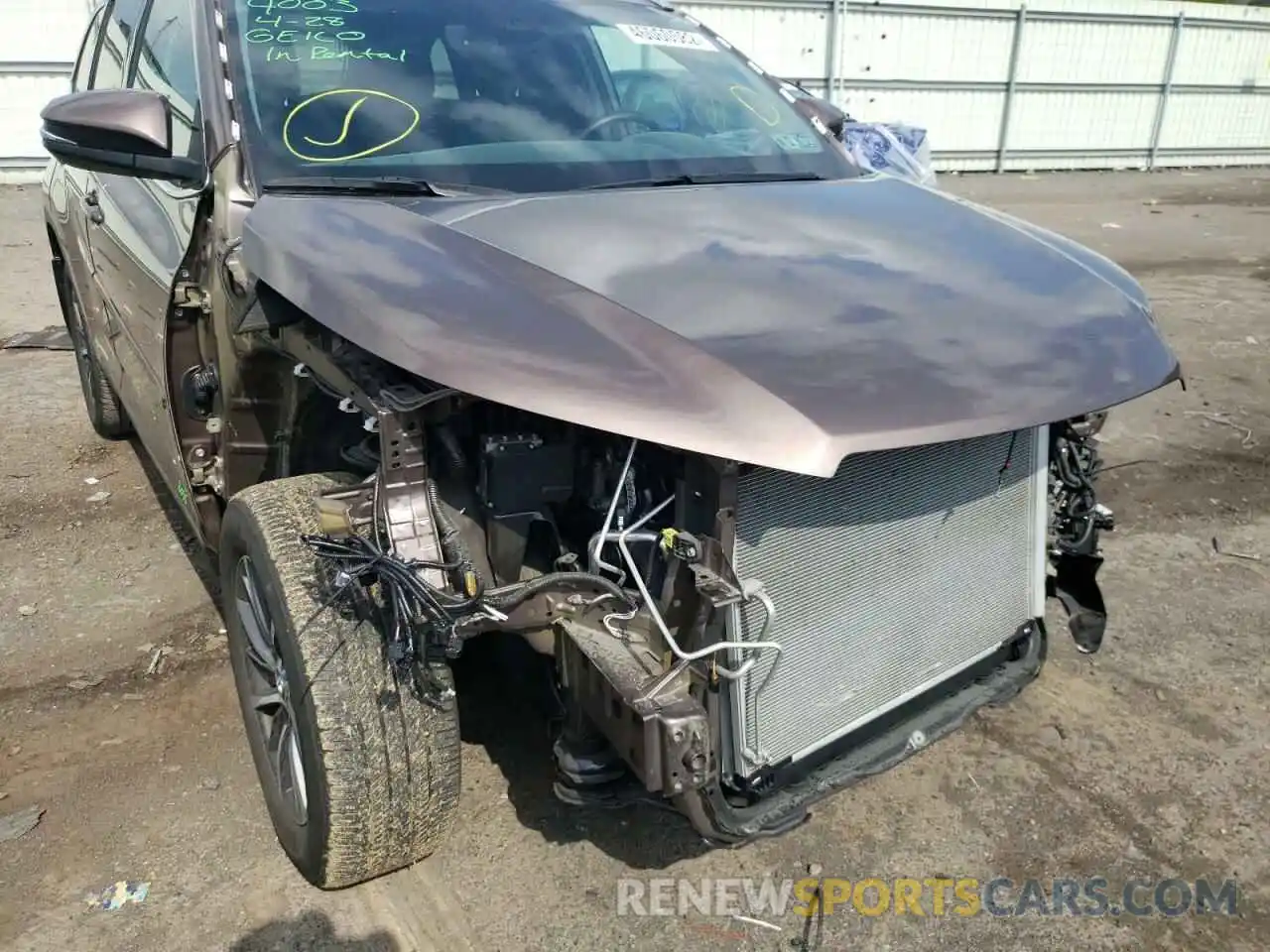 9 Photograph of a damaged car 5TDJZRFH4KS723247 TOYOTA HIGHLANDER 2019