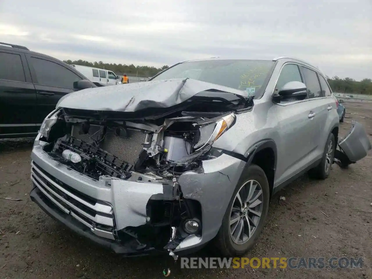 2 Photograph of a damaged car 5TDJZRFH4KS726388 TOYOTA HIGHLANDER 2019