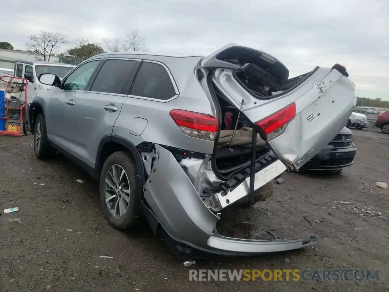 3 Photograph of a damaged car 5TDJZRFH4KS726388 TOYOTA HIGHLANDER 2019