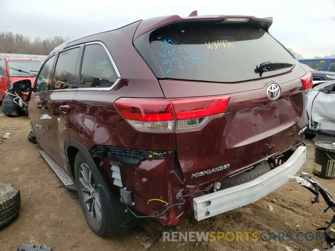 3 Photograph of a damaged car 5TDJZRFH4KS729081 TOYOTA HIGHLANDER 2019