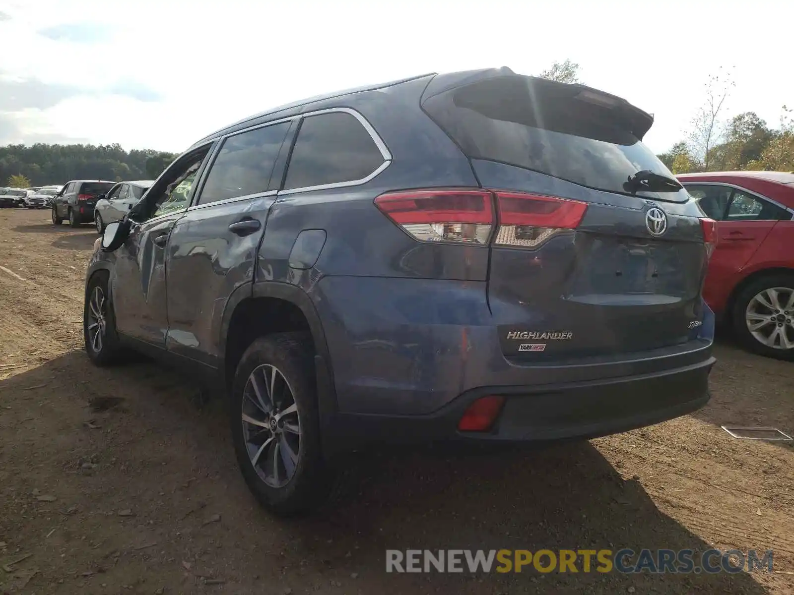 3 Photograph of a damaged car 5TDJZRFH4KS735494 TOYOTA HIGHLANDER 2019