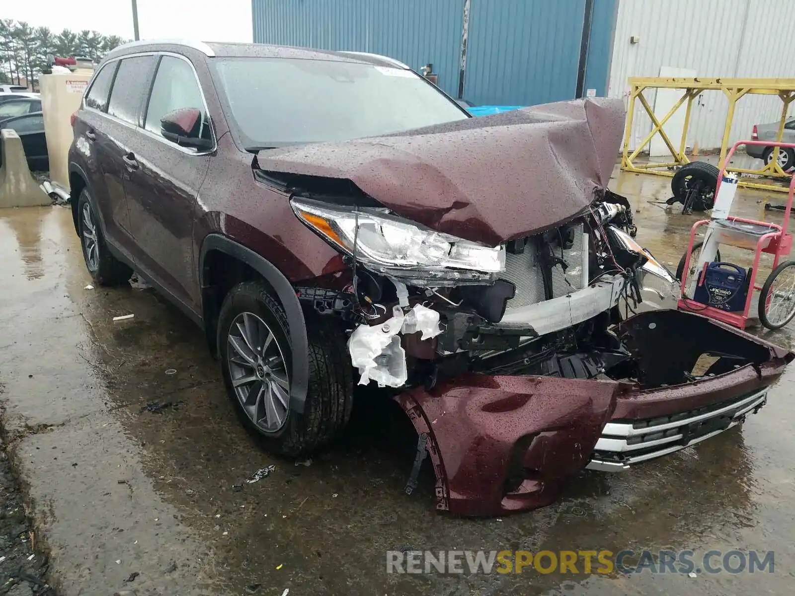 1 Photograph of a damaged car 5TDJZRFH4KS742624 TOYOTA HIGHLANDER 2019