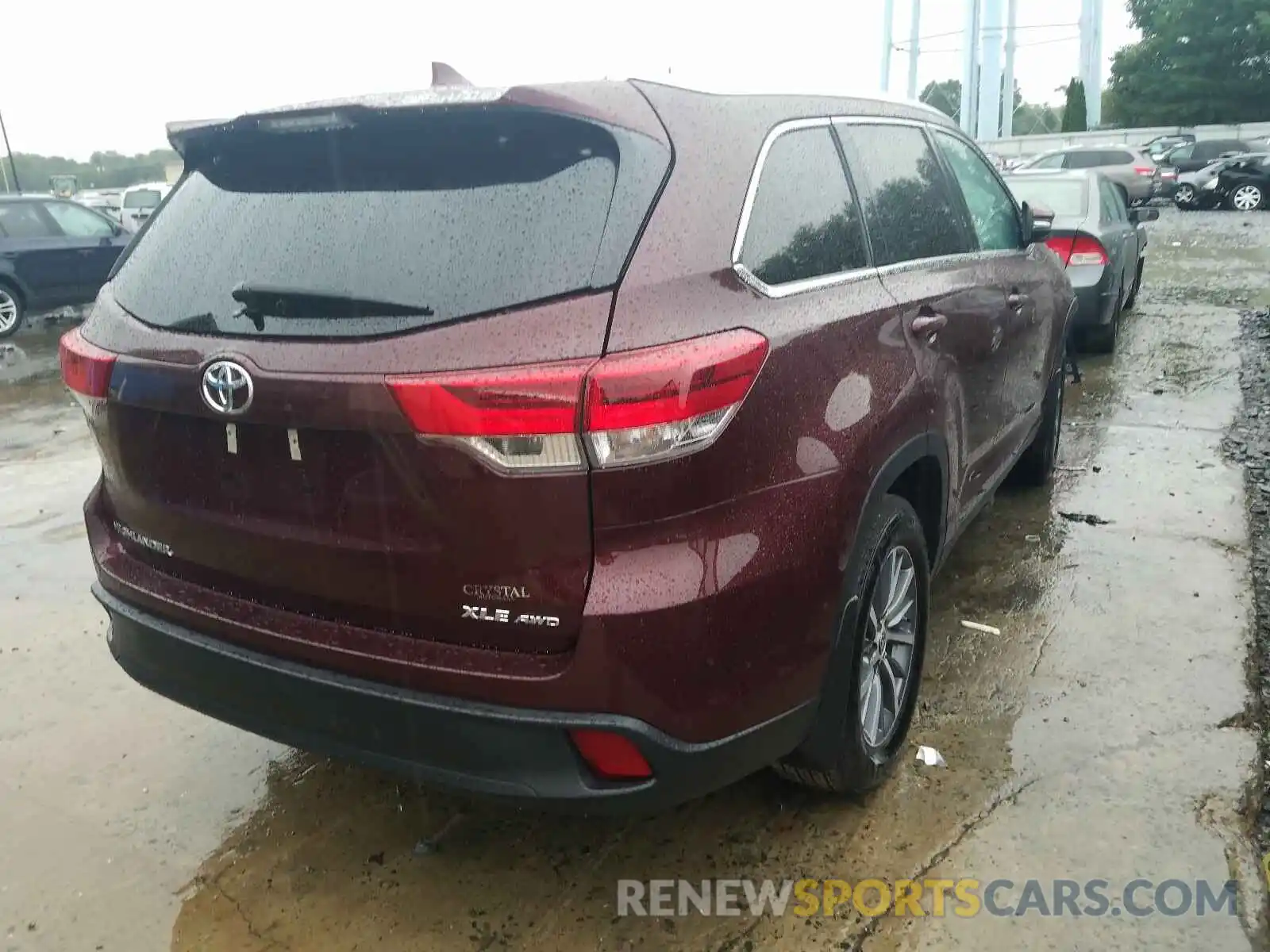 4 Photograph of a damaged car 5TDJZRFH4KS742624 TOYOTA HIGHLANDER 2019