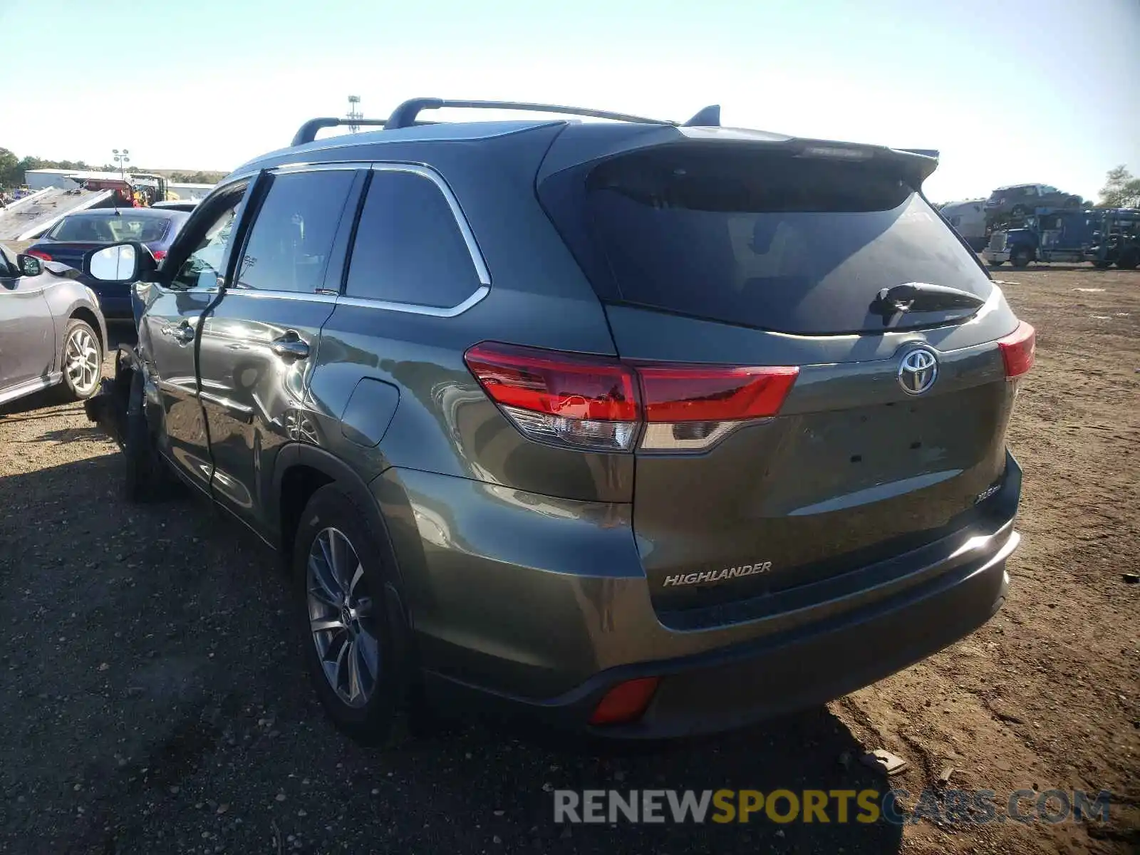 3 Photograph of a damaged car 5TDJZRFH4KS743336 TOYOTA HIGHLANDER 2019