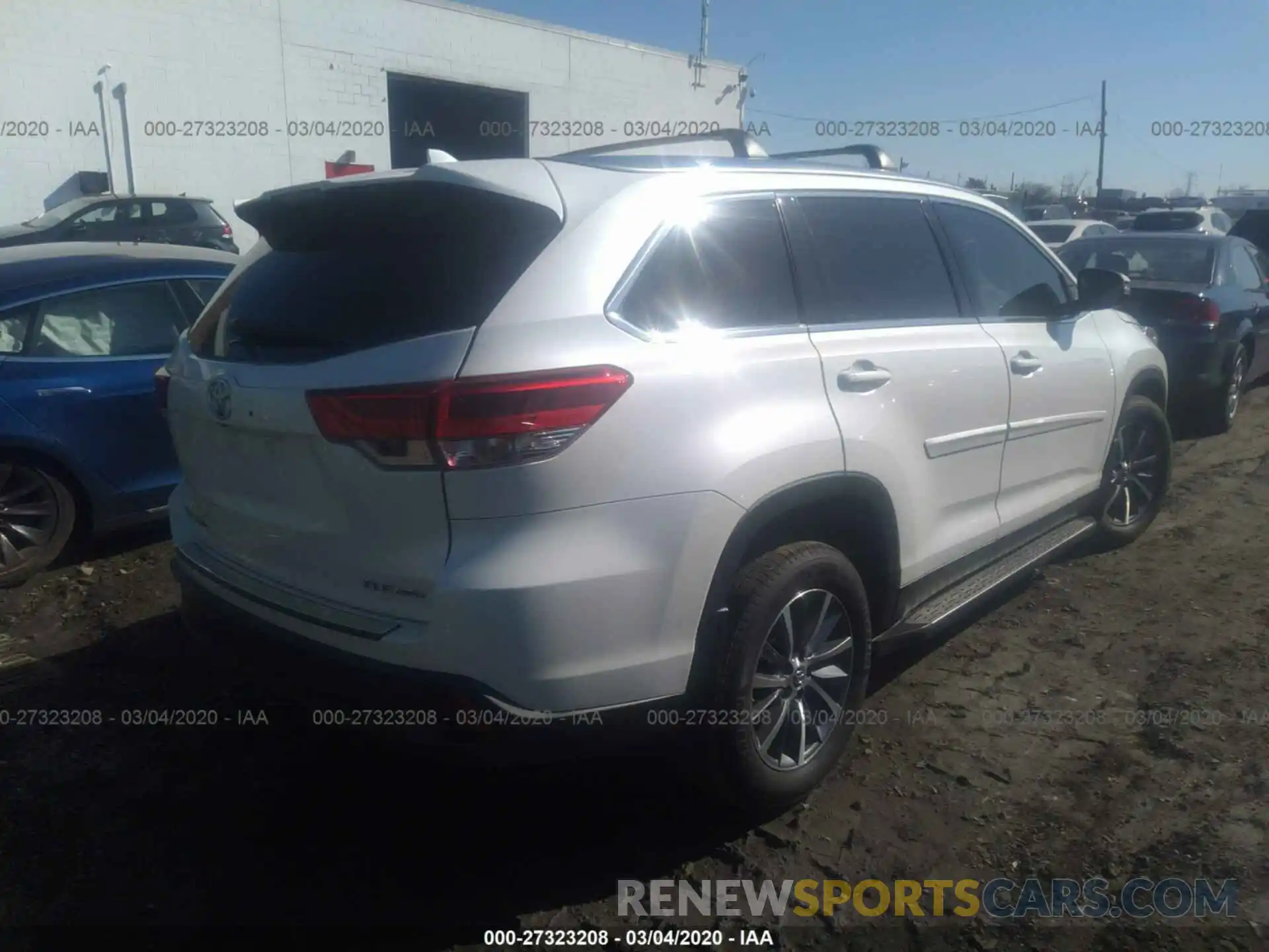 4 Photograph of a damaged car 5TDJZRFH4KS917745 TOYOTA HIGHLANDER 2019