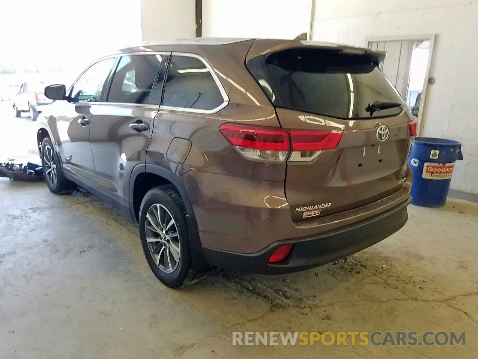 3 Photograph of a damaged car 5TDJZRFH4KS918040 TOYOTA HIGHLANDER 2019