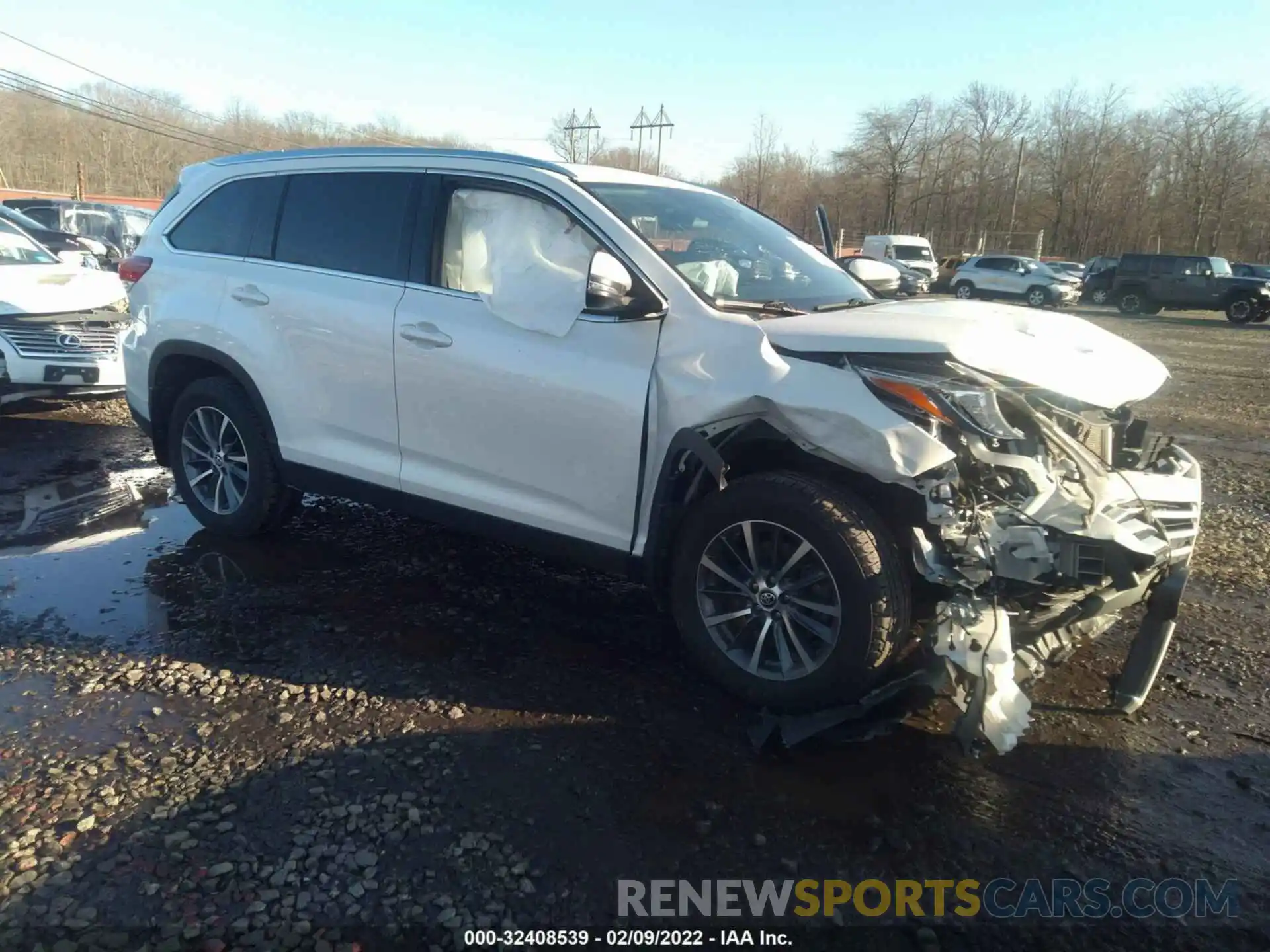 1 Photograph of a damaged car 5TDJZRFH4KS918605 TOYOTA HIGHLANDER 2019