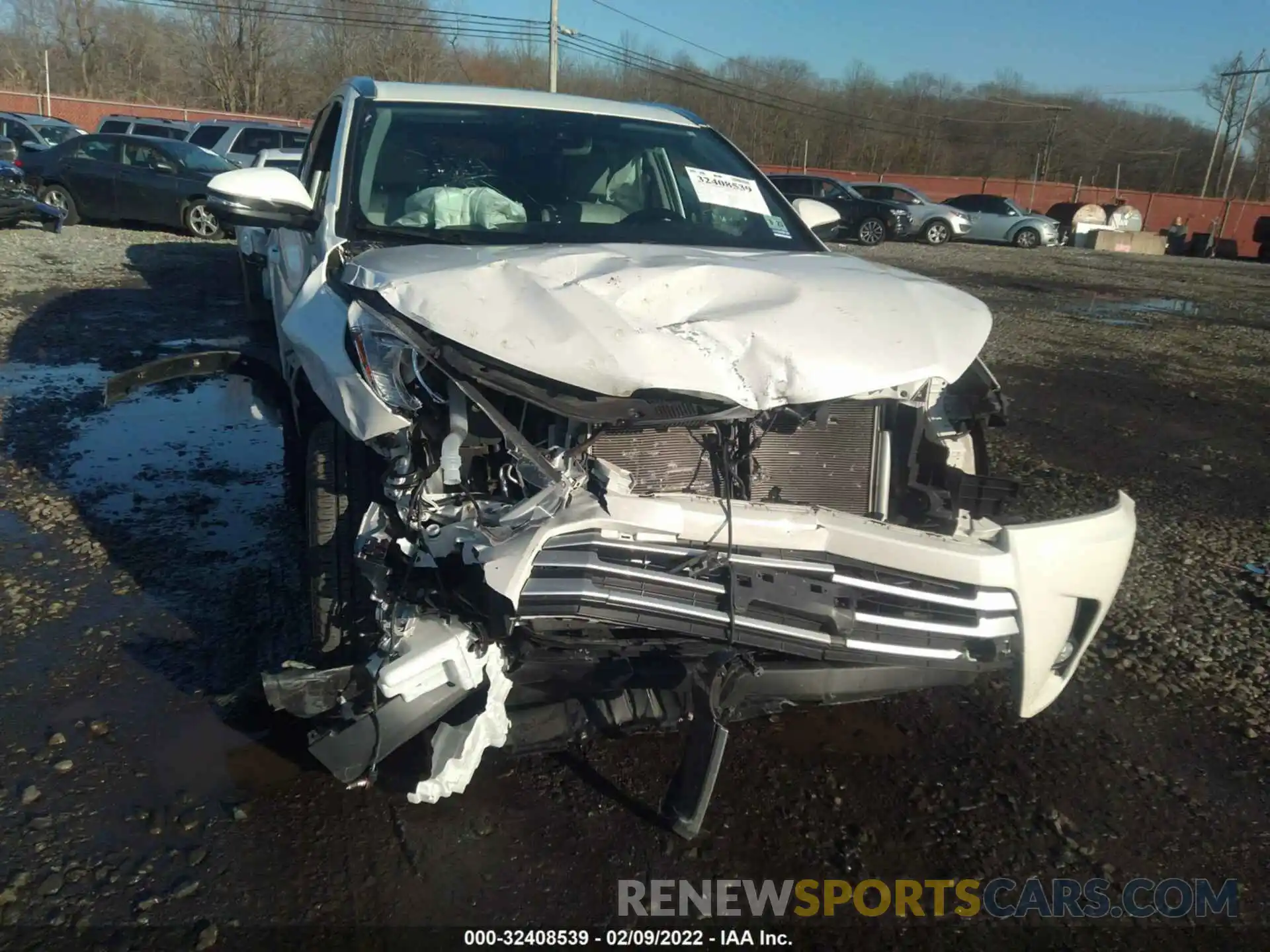 6 Photograph of a damaged car 5TDJZRFH4KS918605 TOYOTA HIGHLANDER 2019