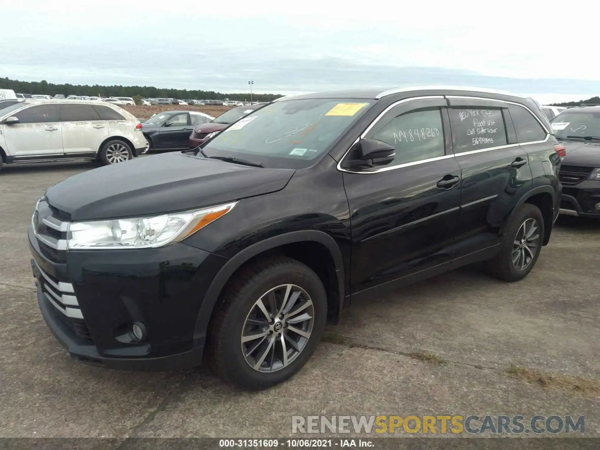 2 Photograph of a damaged car 5TDJZRFH4KS919026 TOYOTA HIGHLANDER 2019