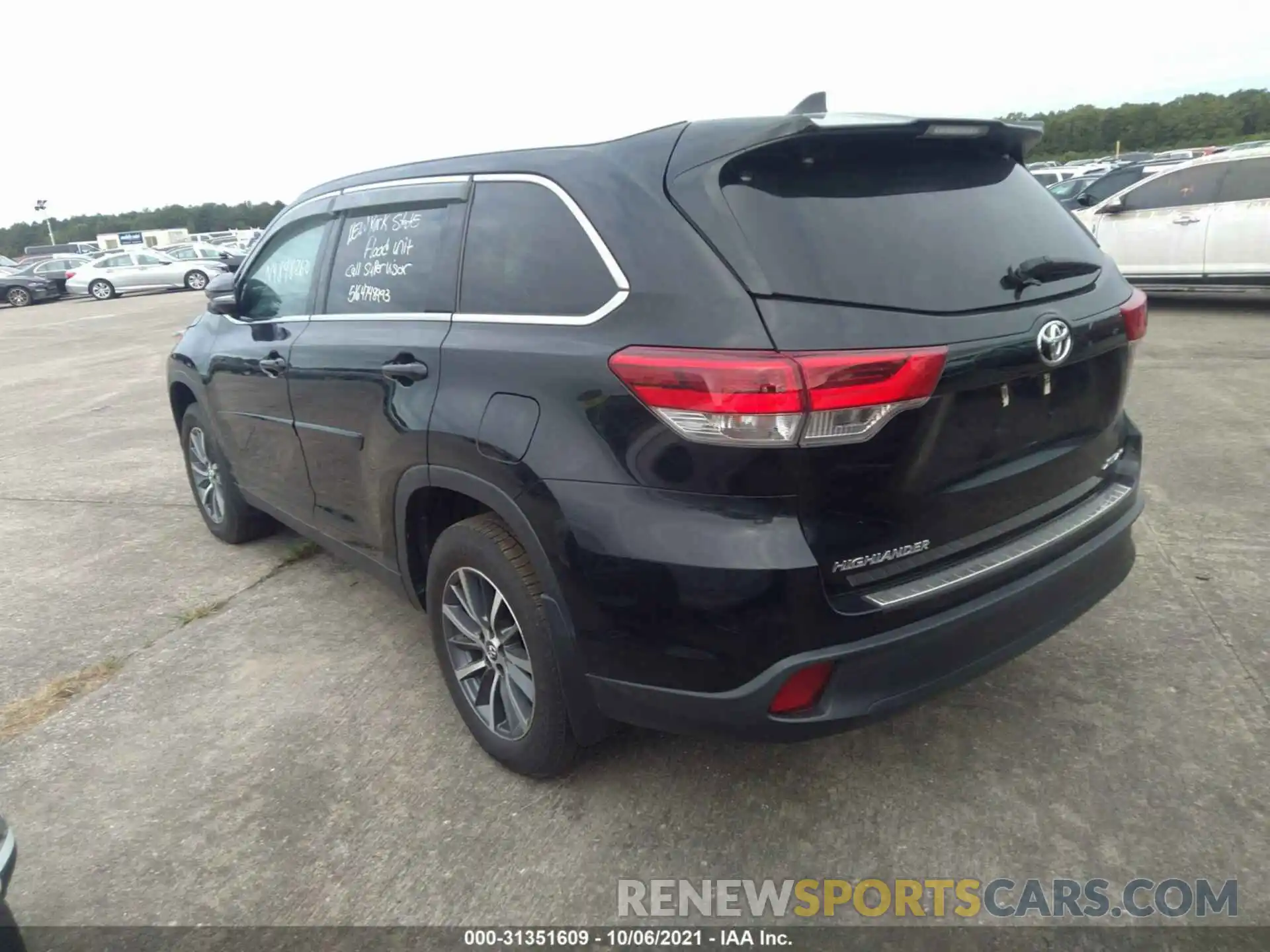 3 Photograph of a damaged car 5TDJZRFH4KS919026 TOYOTA HIGHLANDER 2019