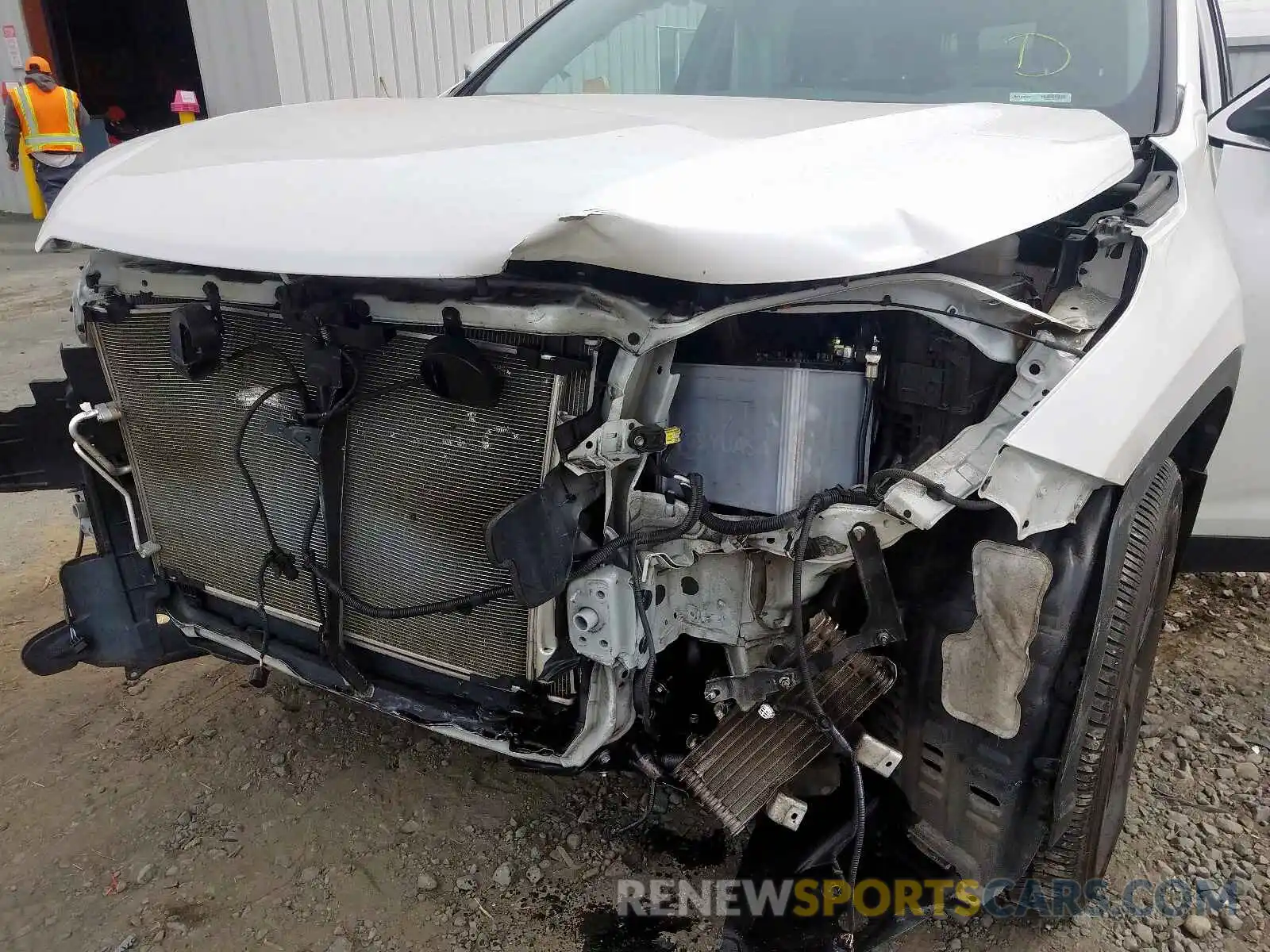 9 Photograph of a damaged car 5TDJZRFH4KS921553 TOYOTA HIGHLANDER 2019