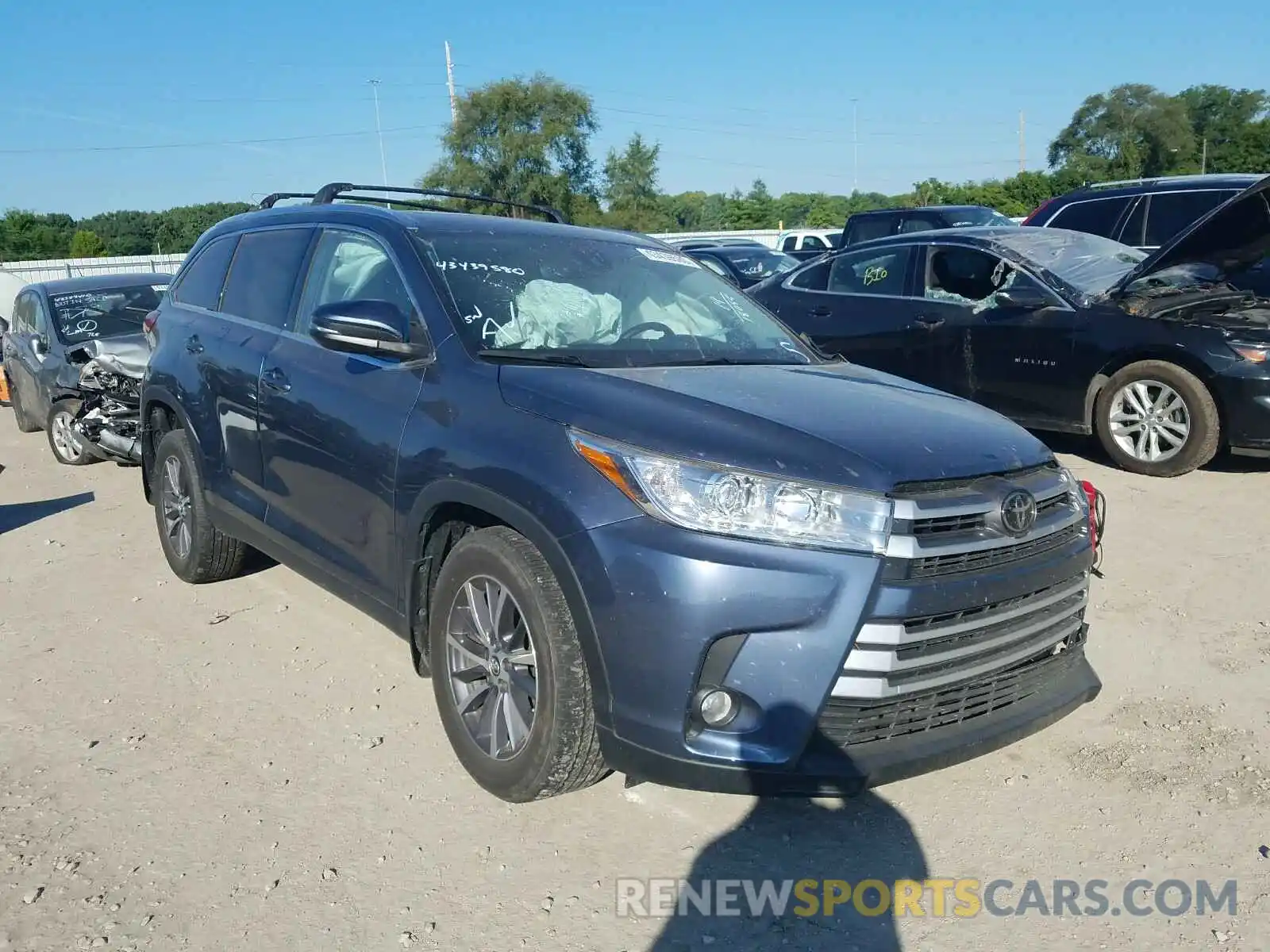 1 Photograph of a damaged car 5TDJZRFH4KS921682 TOYOTA HIGHLANDER 2019