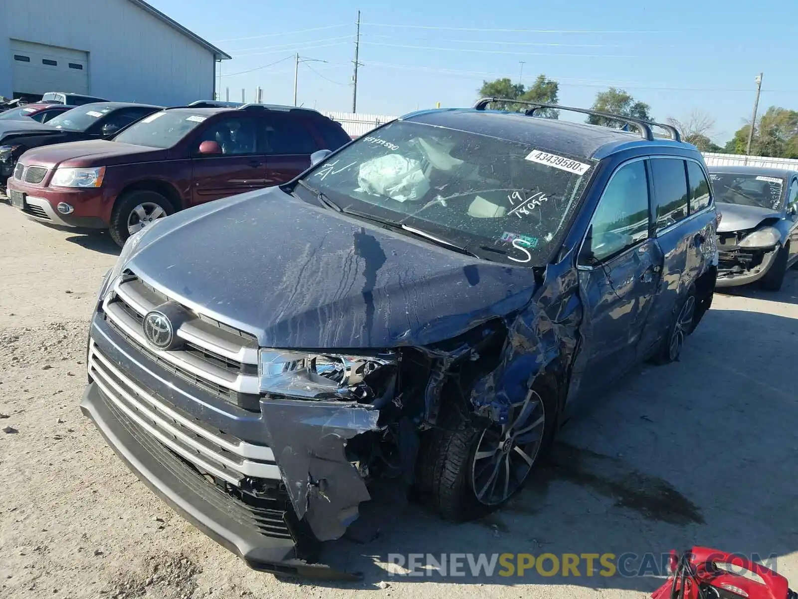 2 Photograph of a damaged car 5TDJZRFH4KS921682 TOYOTA HIGHLANDER 2019