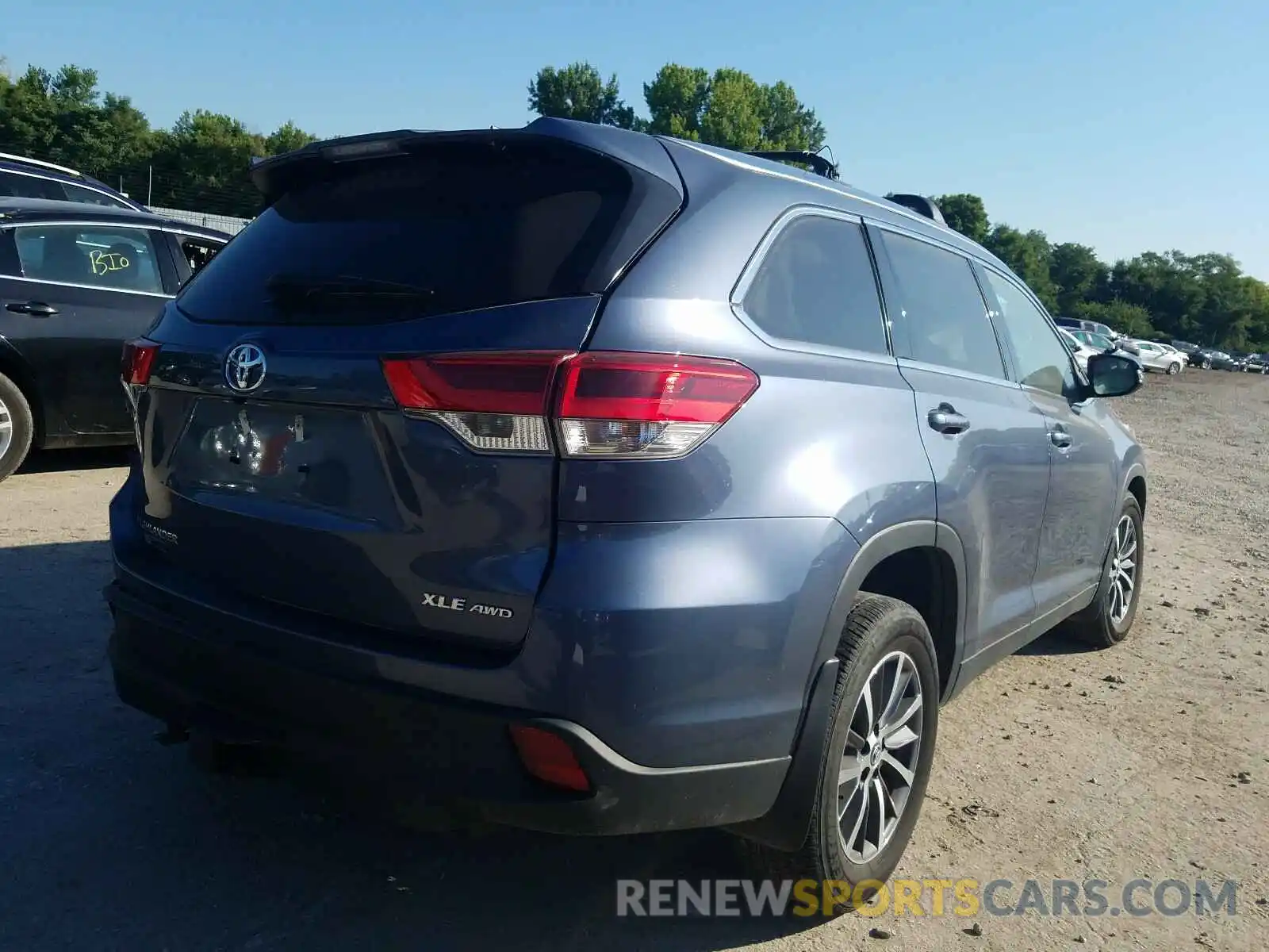 4 Photograph of a damaged car 5TDJZRFH4KS921682 TOYOTA HIGHLANDER 2019