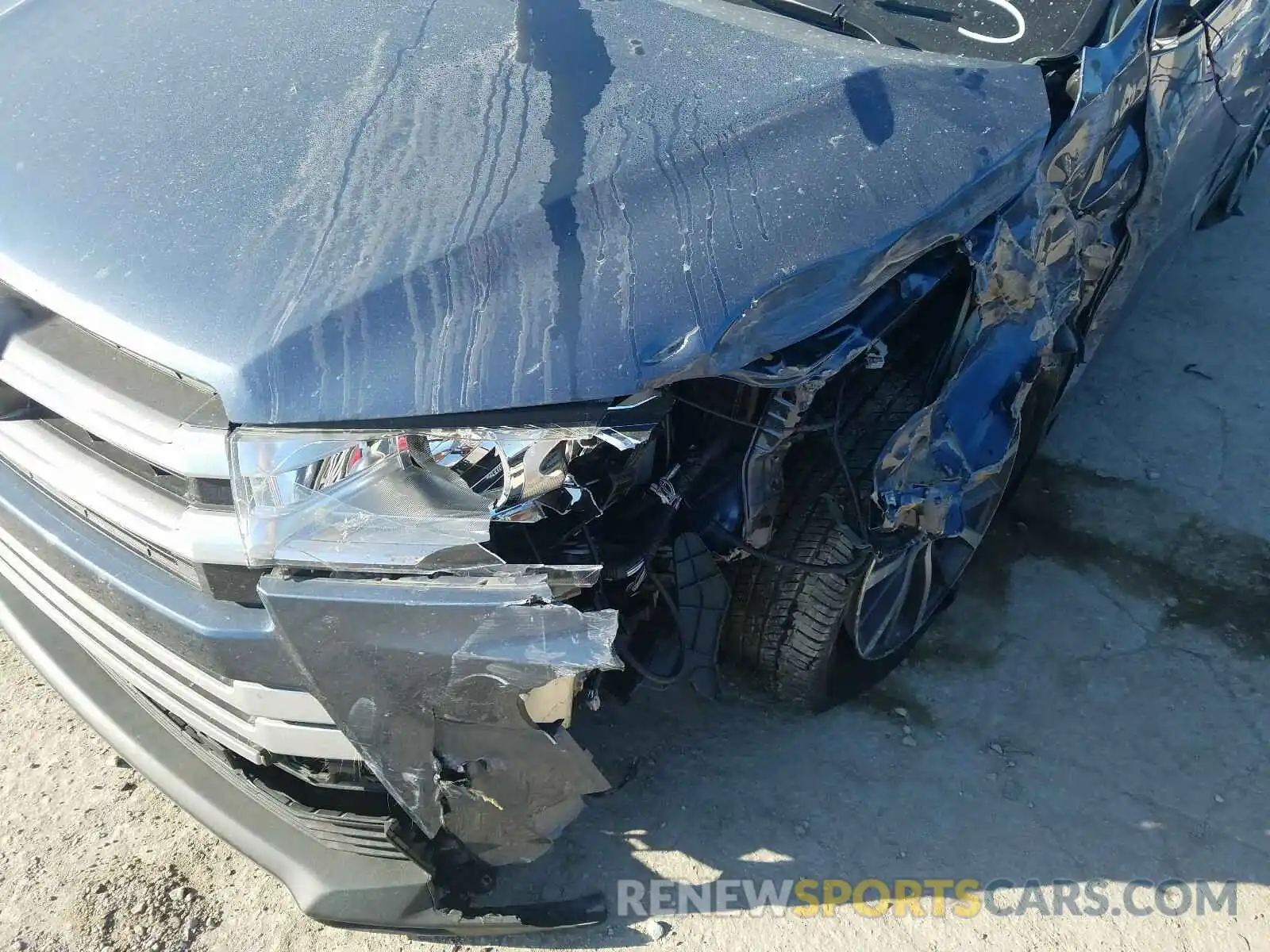 9 Photograph of a damaged car 5TDJZRFH4KS921682 TOYOTA HIGHLANDER 2019