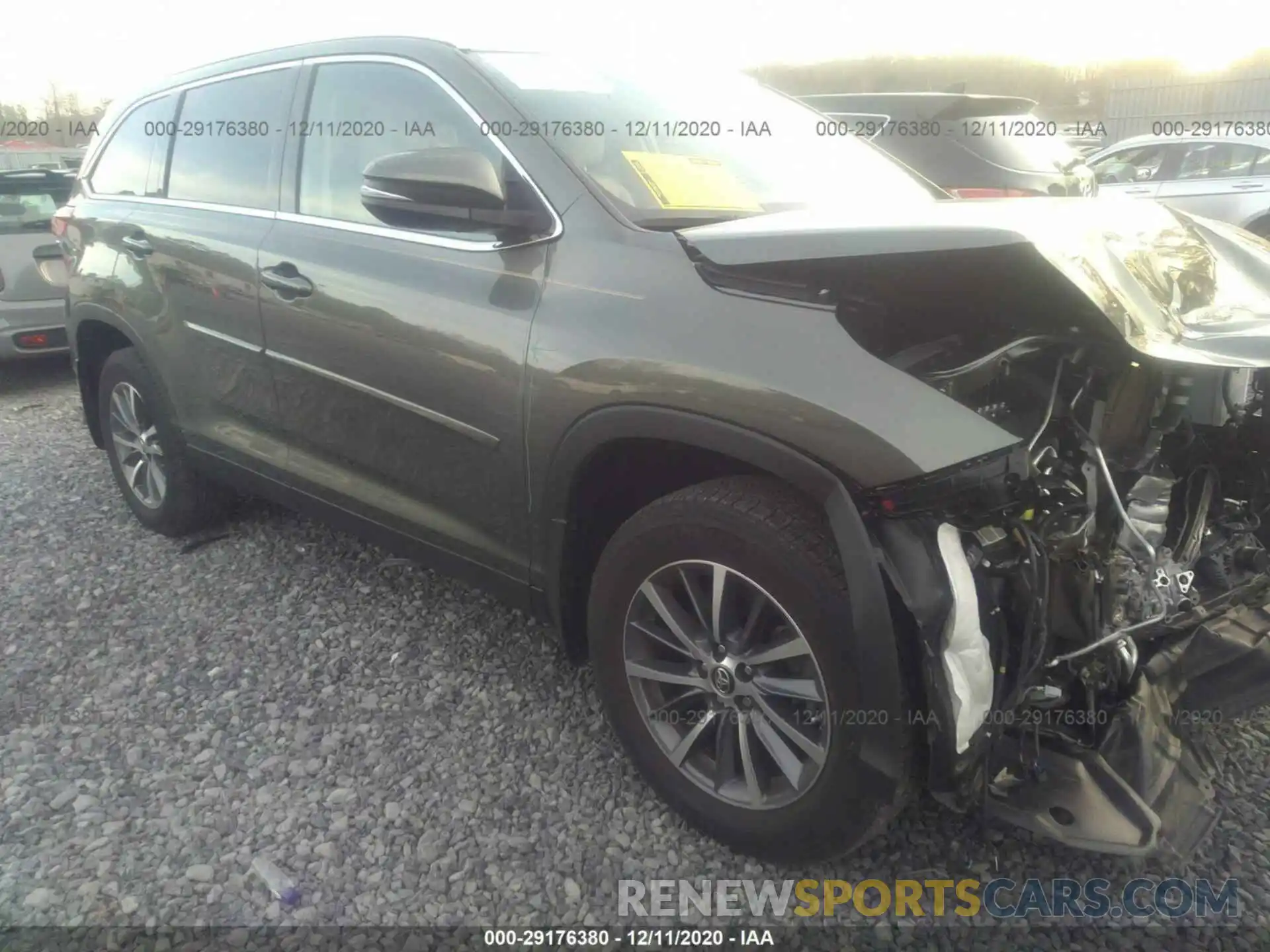 1 Photograph of a damaged car 5TDJZRFH4KS922279 TOYOTA HIGHLANDER 2019