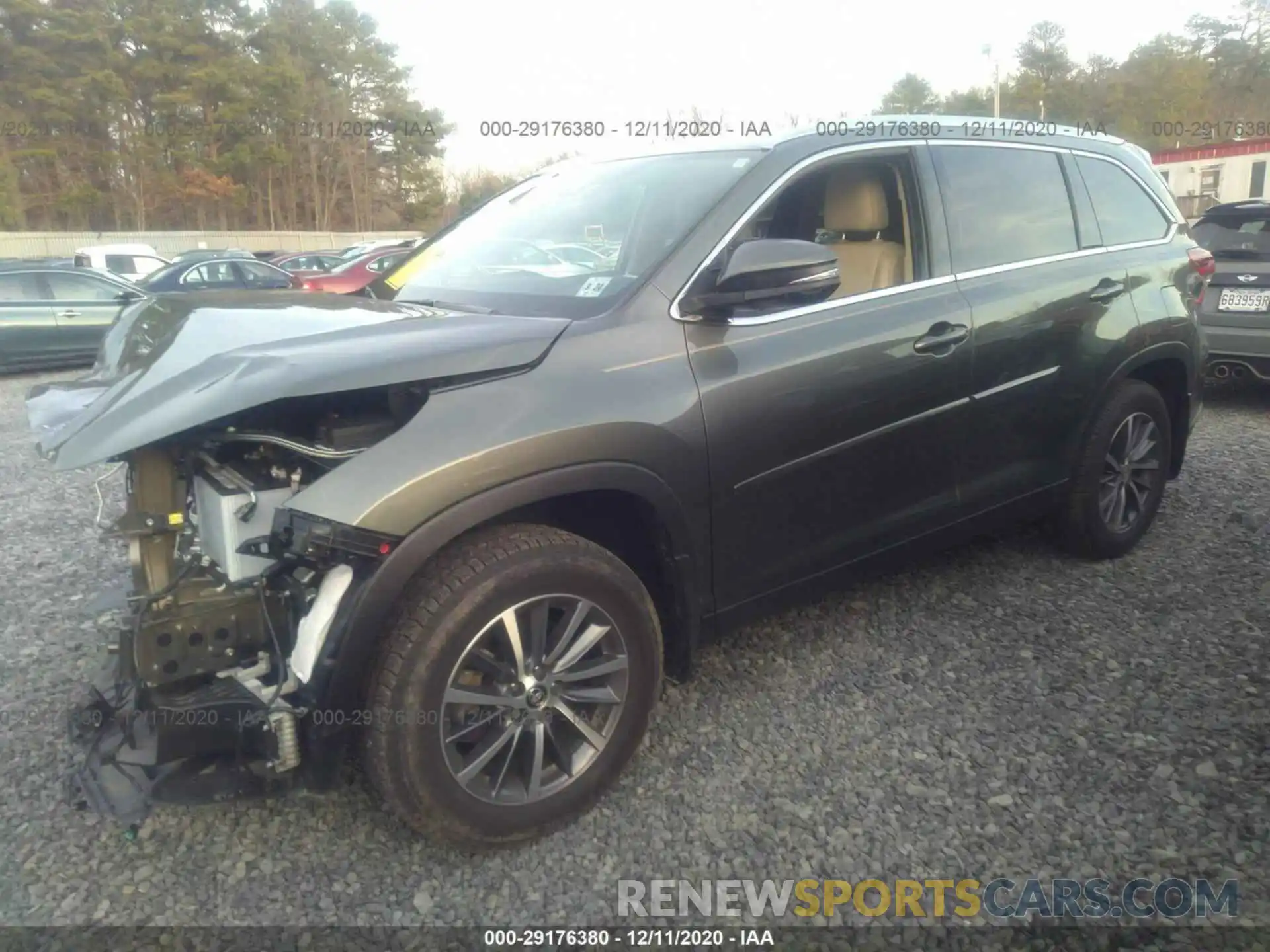 2 Photograph of a damaged car 5TDJZRFH4KS922279 TOYOTA HIGHLANDER 2019