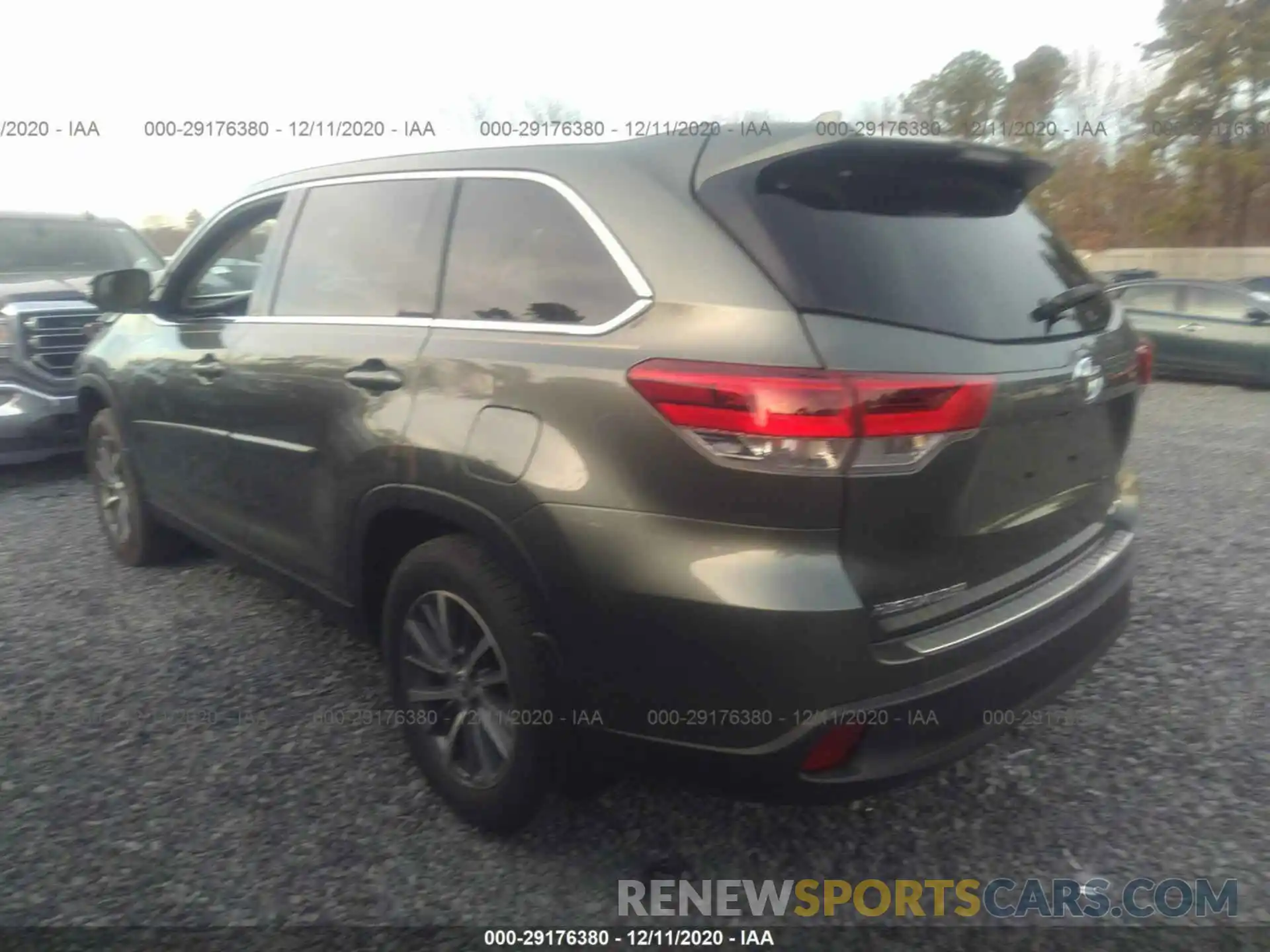 3 Photograph of a damaged car 5TDJZRFH4KS922279 TOYOTA HIGHLANDER 2019