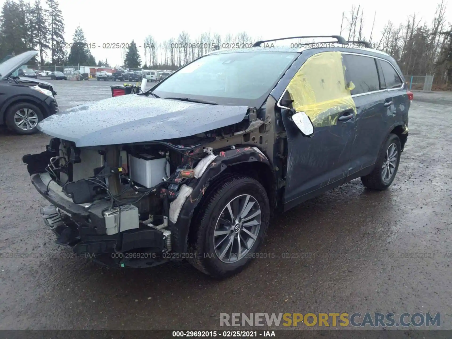 2 Photograph of a damaged car 5TDJZRFH4KS922864 TOYOTA HIGHLANDER 2019